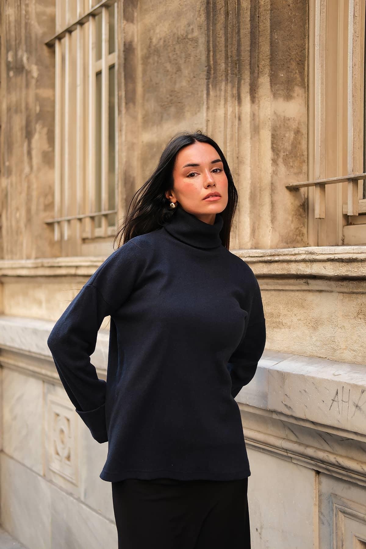 Y London Kol Detaylı Balıkcı Yaka Boğazlı Lacivert Bluz  Y London Kol Detaylı Balıkcı Yaka Boğazlı Lacivert Bluz 