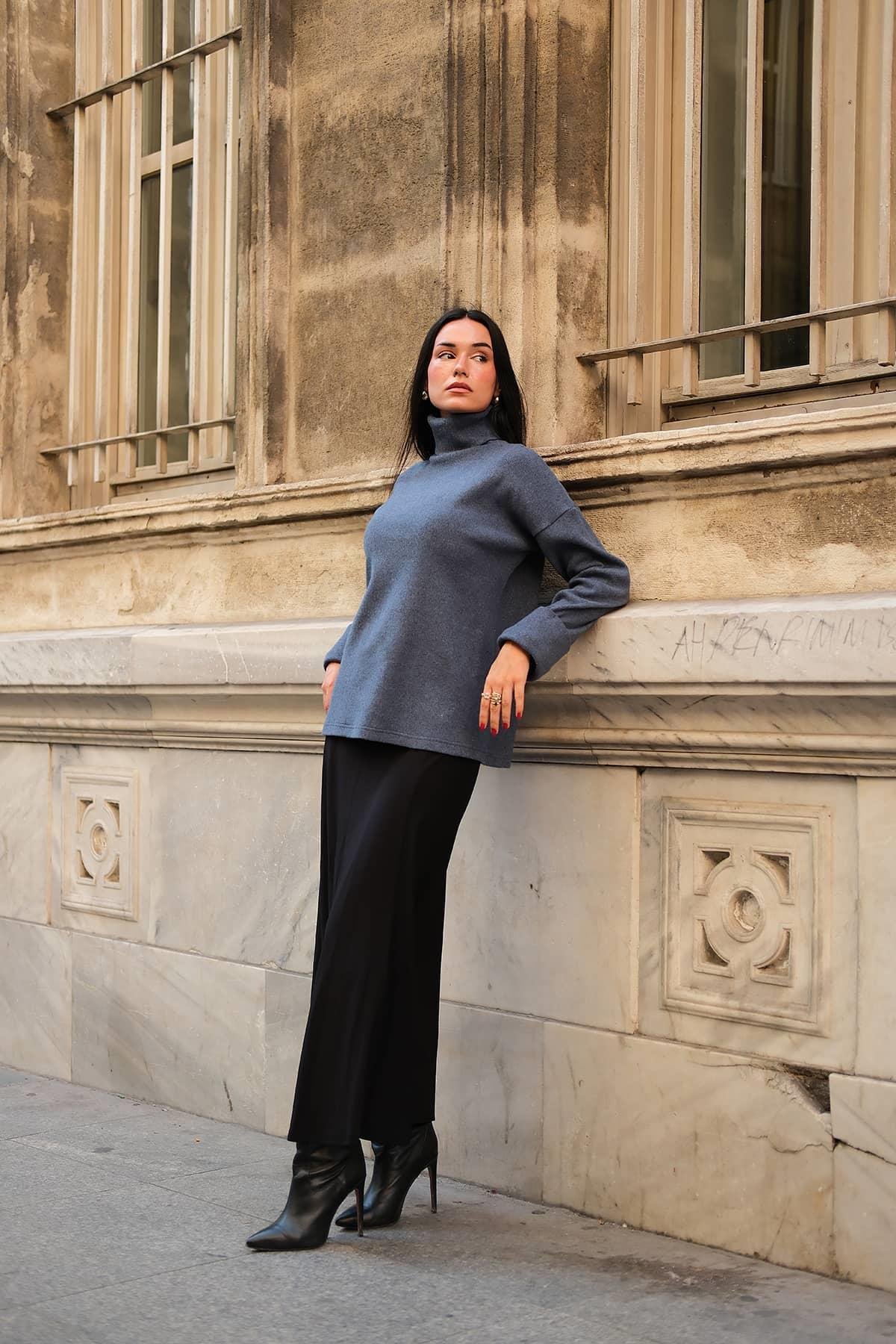 Y London Kol Detaylı Balıkcı Yaka Boğazlı İndigo Bluz  Y London Kol Detaylı Balıkcı Yaka Boğazlı İndigo Bluz 