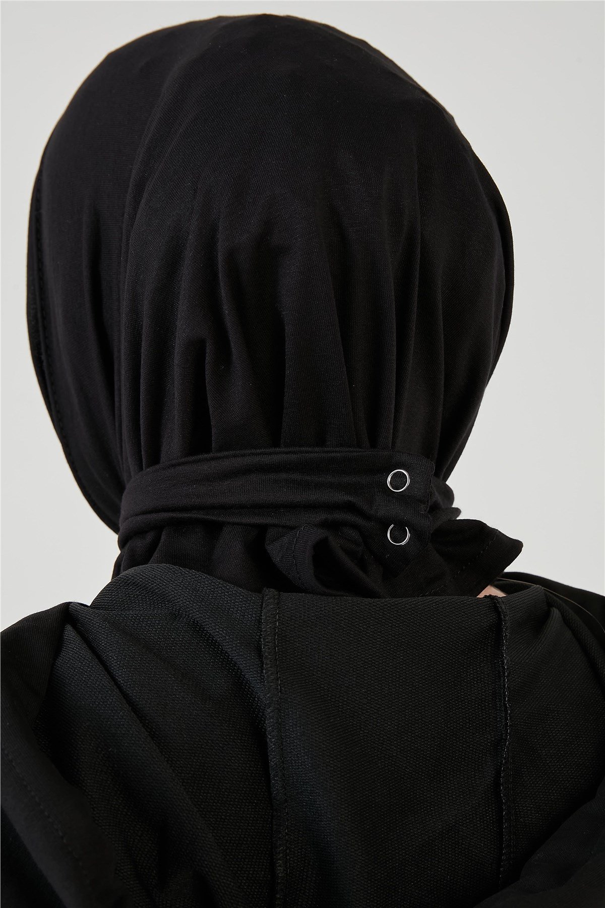 Çıtçıtlı Bone Siyah