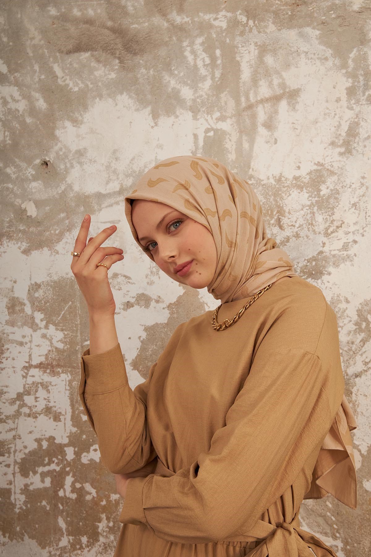 DESENLİ NATUREL KREP ŞAL - KREM