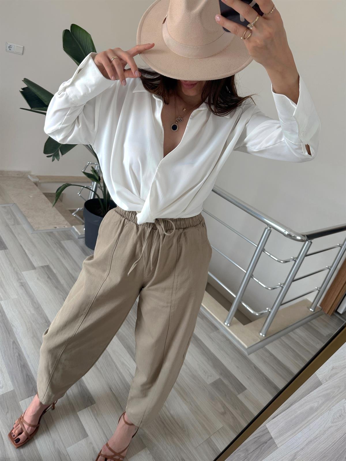 Etek Ucu Lastikli Bluz Gömlek- Beyaz