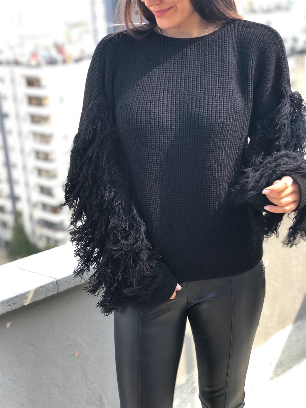 Kolları Püsküllü Triko