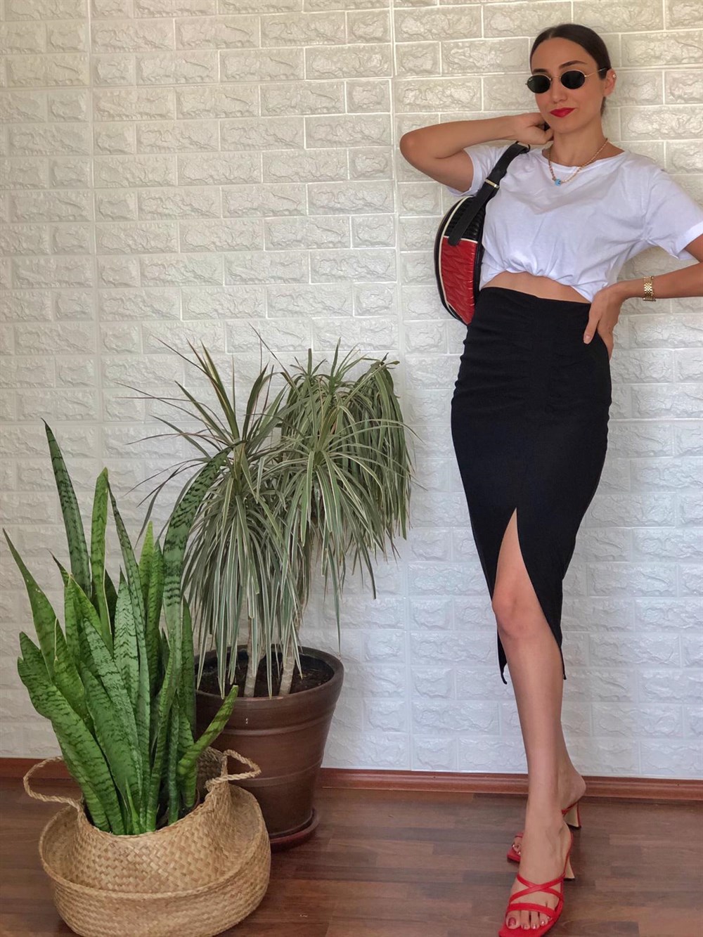 Siyah Drapeli Kalem Etek 