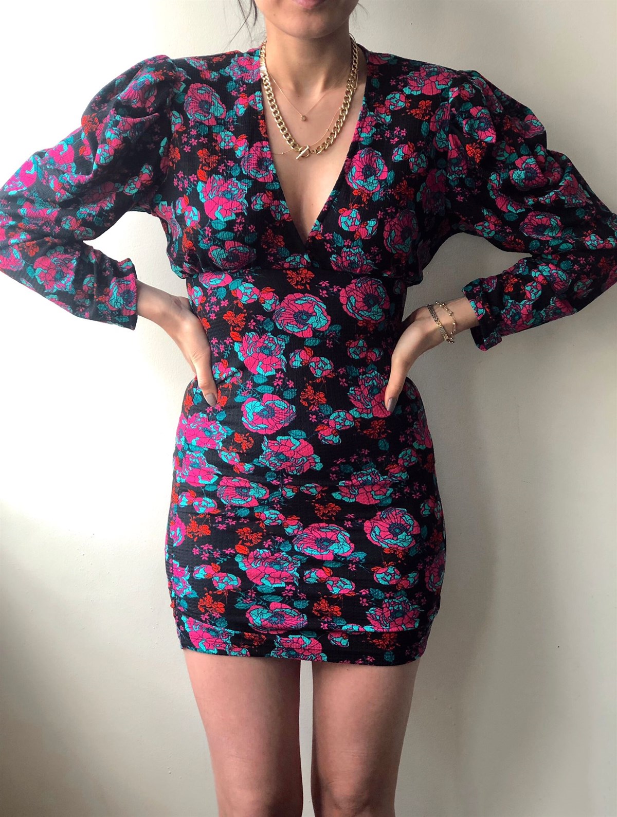 V Yaka Çiçek Baskılı Elbise