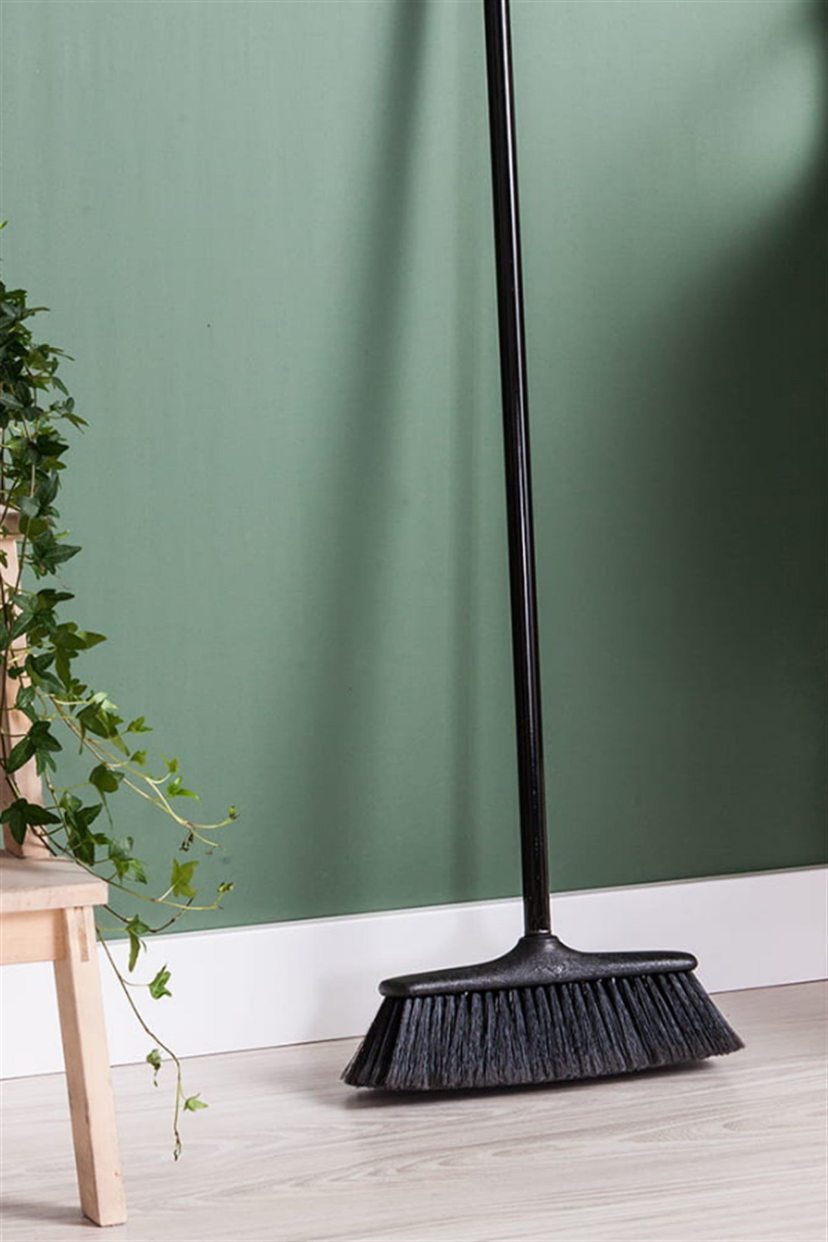 Eco Natural by York Güçlendirilmiş Saplı Siyah Süpürge