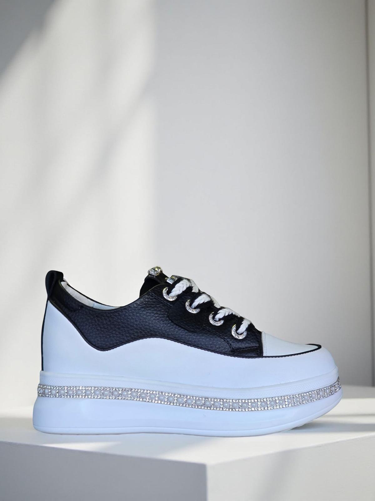 Guja 24K308-1 Hakiki Deri Eva Taban Taş Detaylı Kadın Sneaker Siyah