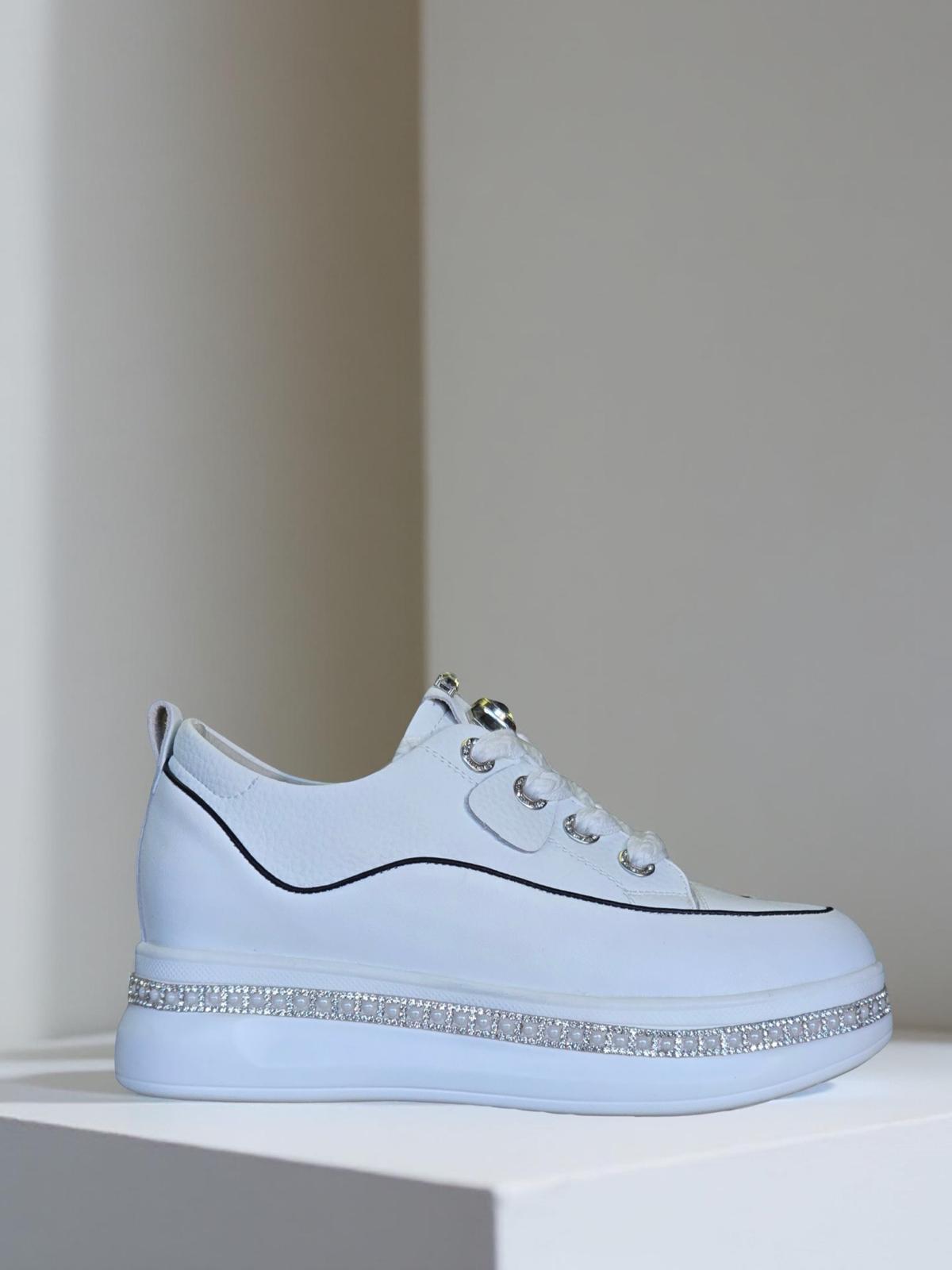 Guja 24K308-1 Hakiki Deri Eva Taban Taş Detaylı Kadın Sneaker Beyaz