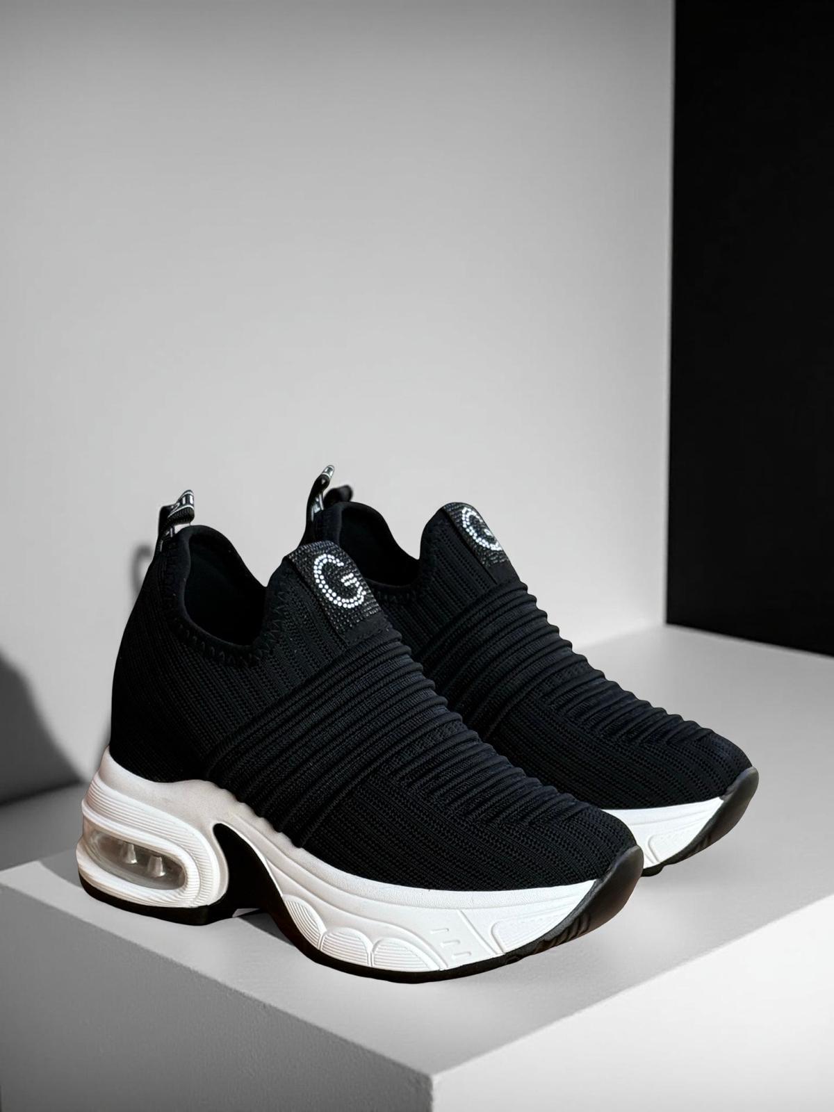 Yalınayak 25Y300-8 Taş Detaylı Aır Taban Kadın Sneaker Siyah