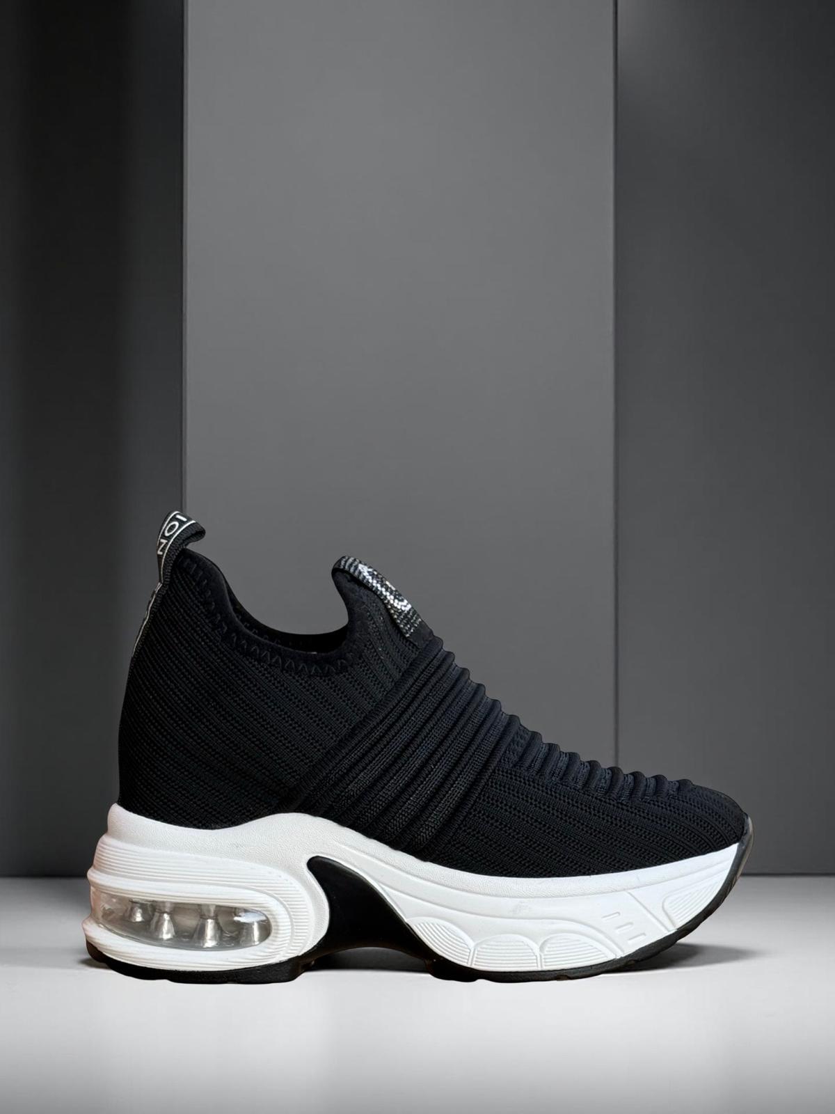 Yalınayak 25Y300-8 Taş Detaylı Aır Taban Kadın Sneaker Siyah