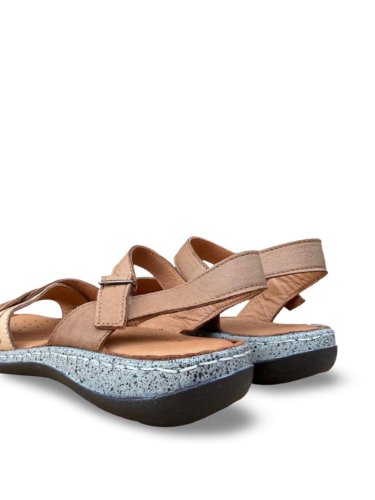 Yalınayak C22382 Hakiki Deri Kadın Comfort Taban Sandalet Taba