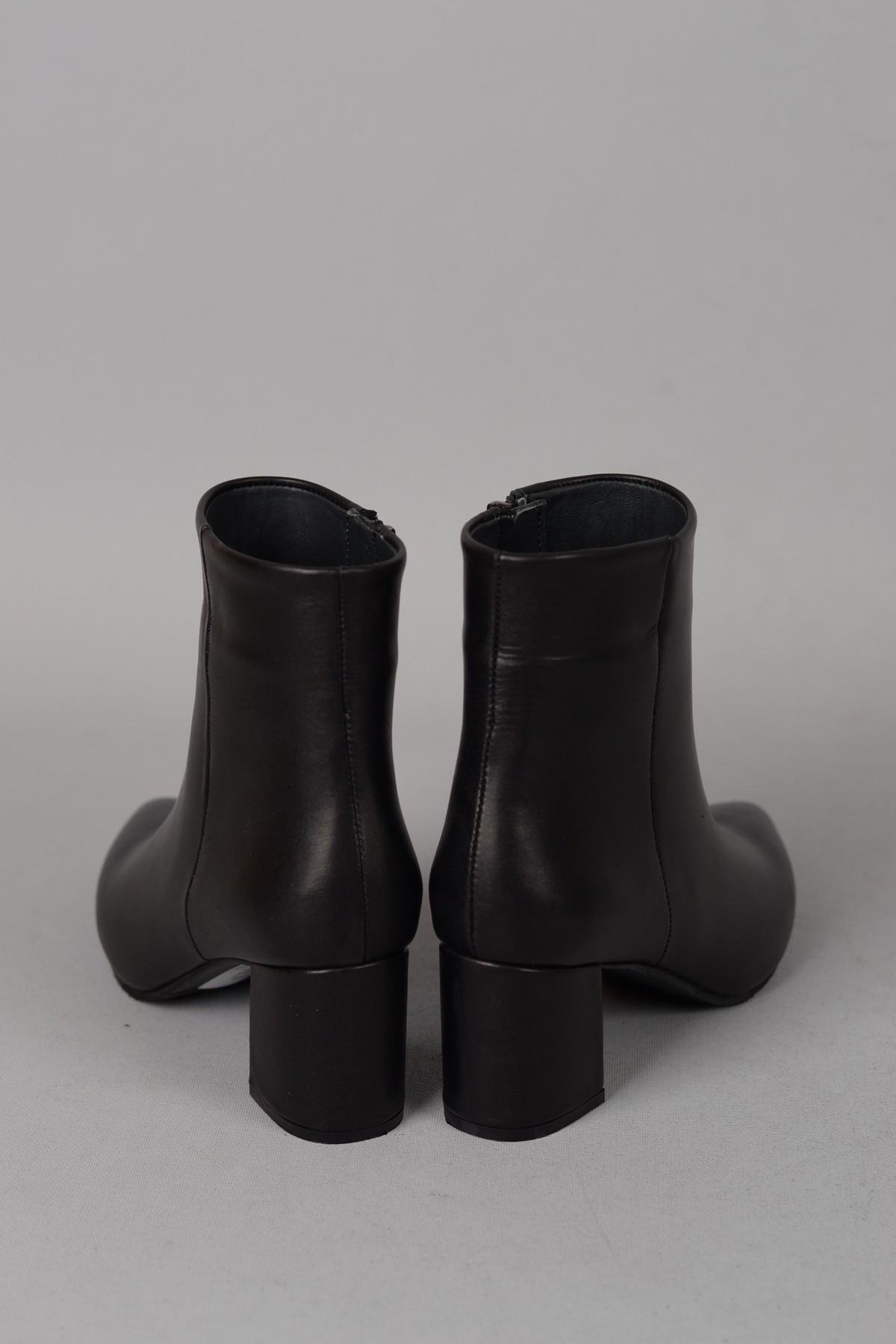 SEÇ 001 HAKİKİ DERİ TOPUKLU BOT (6cm) SİYAH