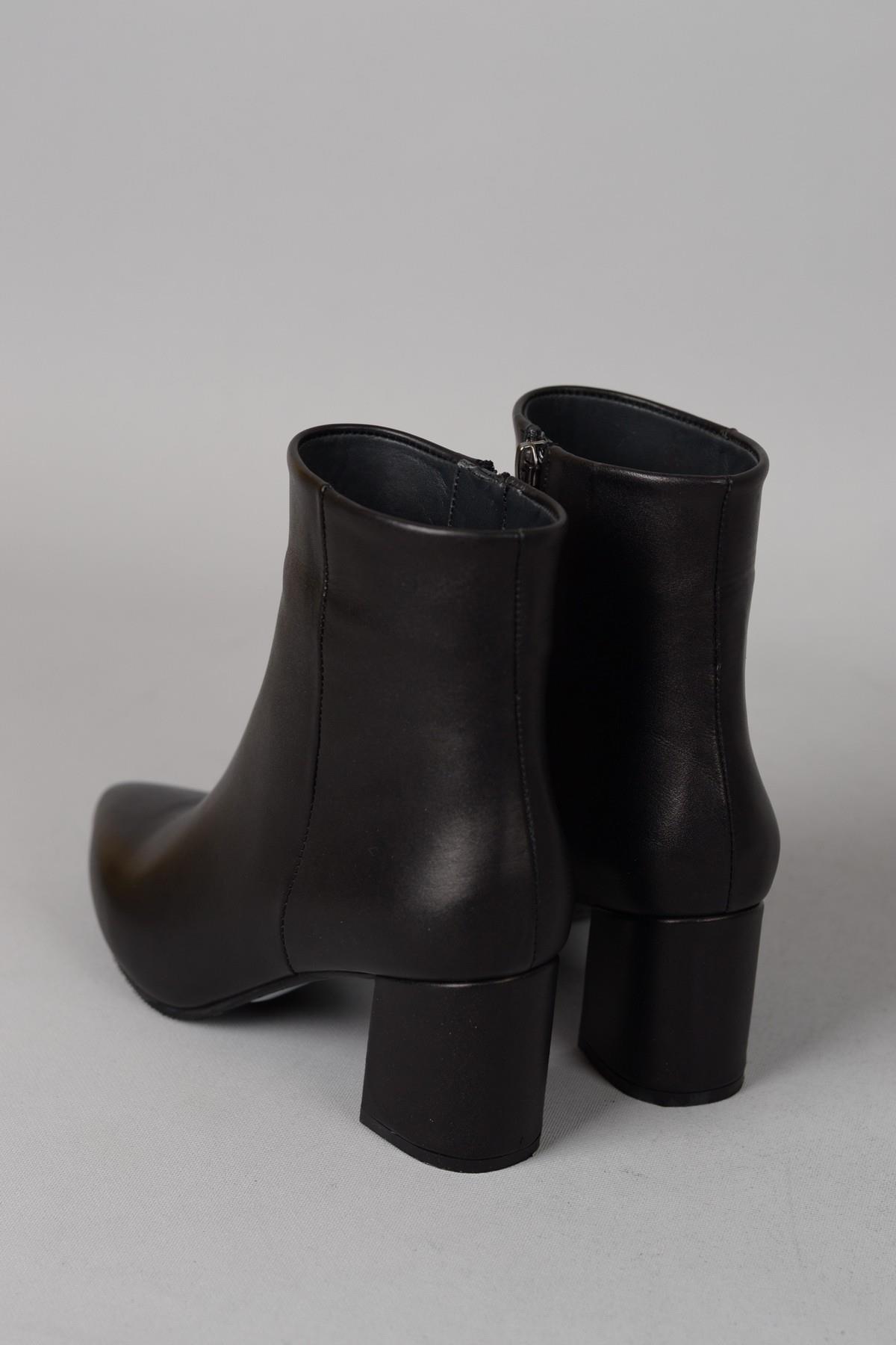 SEÇ 001 HAKİKİ DERİ TOPUKLU BOT (6cm) SİYAH