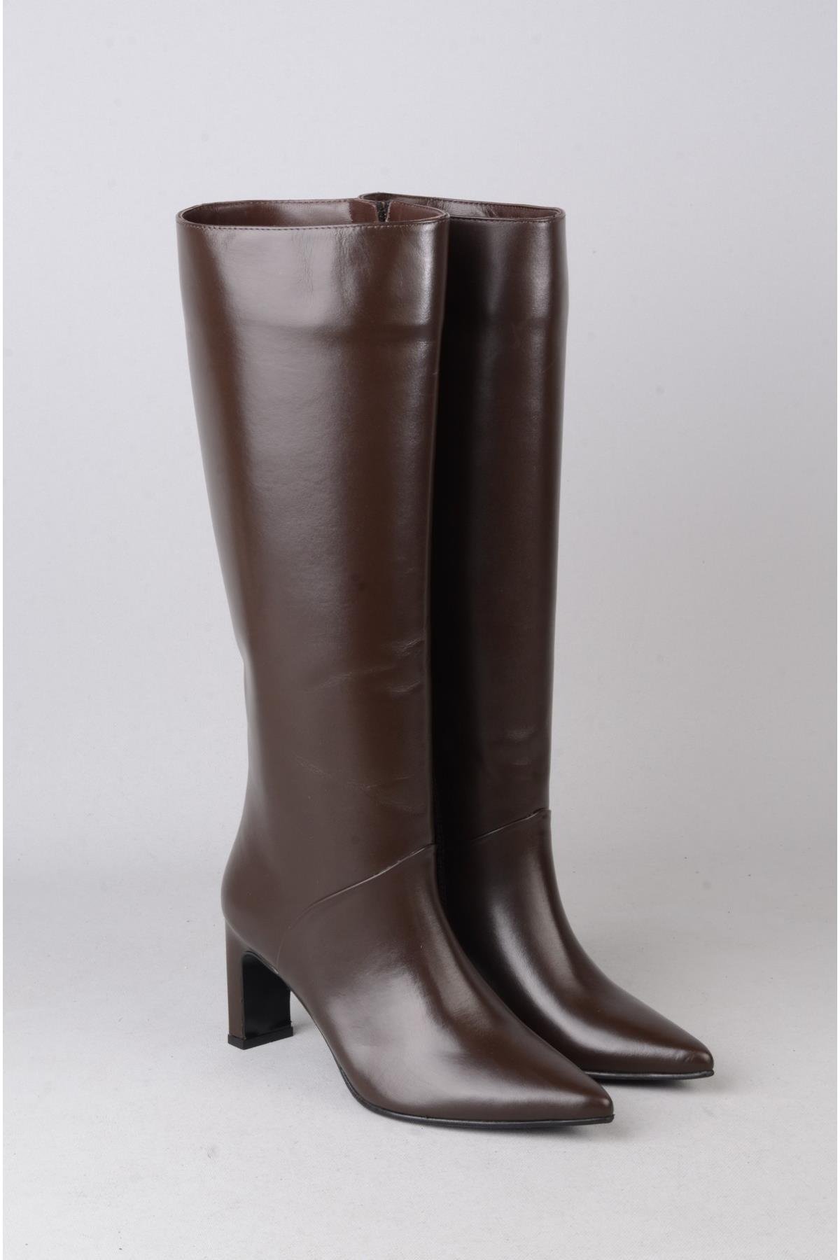 SEÇ 1717 HAKİKİ DERİ TOPUKLU KADIN ÇİZME (Topuk Boyu: 8 cm) KAHVE
