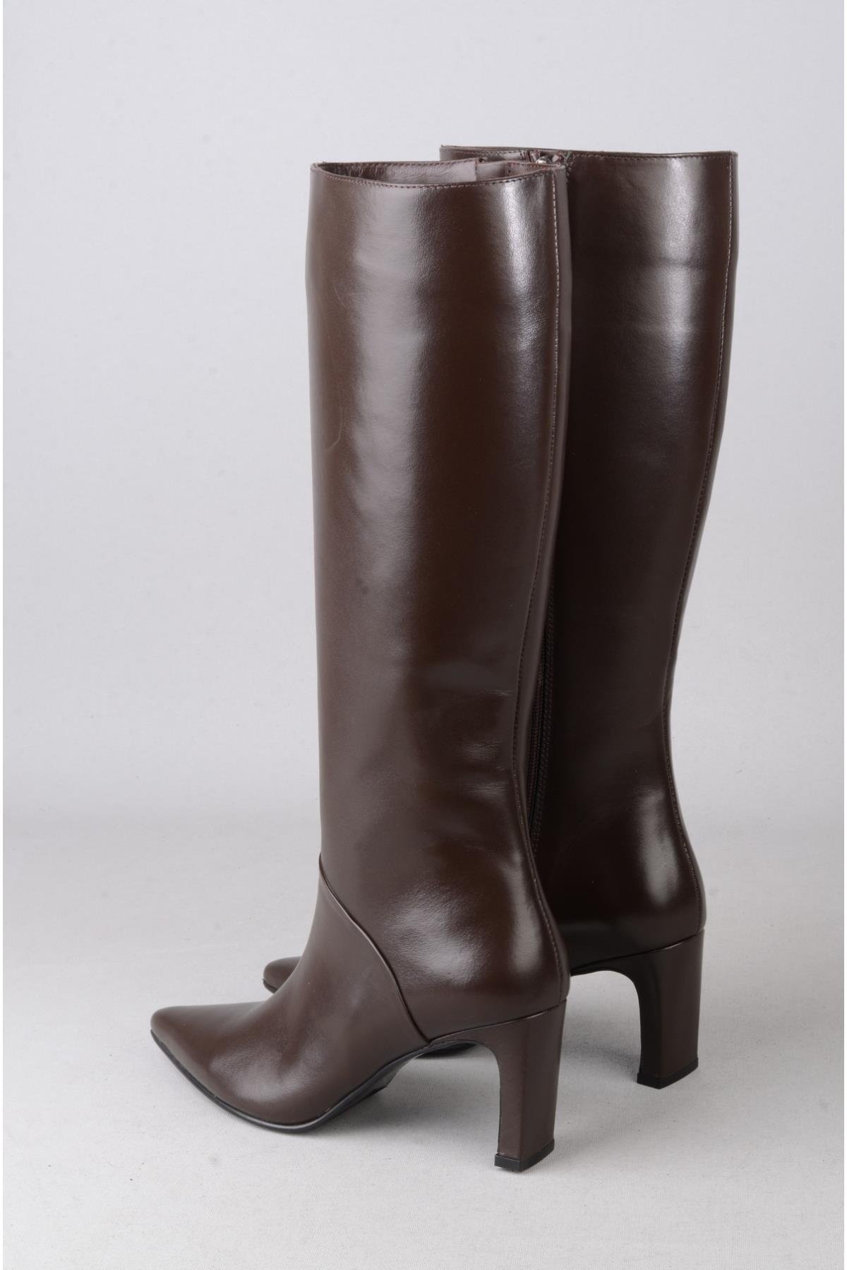 SEÇ 1717 HAKİKİ DERİ TOPUKLU KADIN ÇİZME (Topuk Boyu: 8 cm) KAHVE