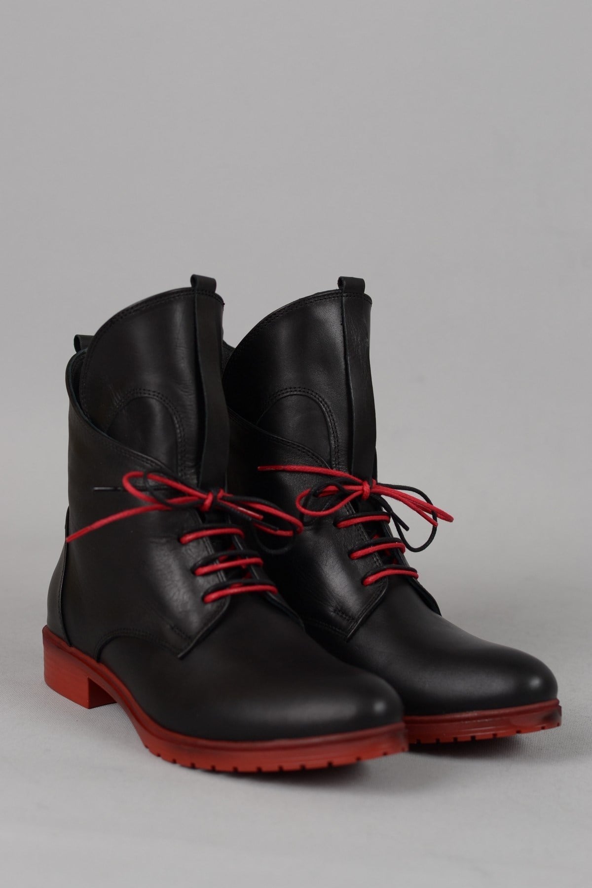 SEÇ 2117 HAKİKİ DERİ KADIN POSTAL BOT SİYAH-KIRMIZI
