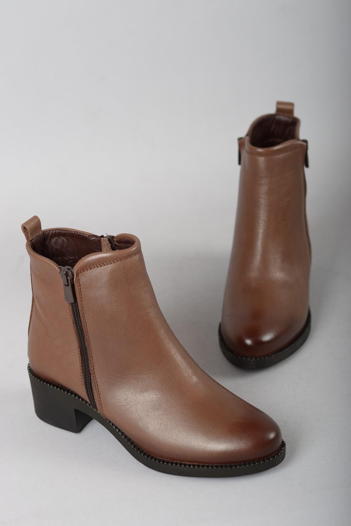 SEÇ 240626  HAKİKİ DERİ KADIN TOPUKLU BOT KAHVE