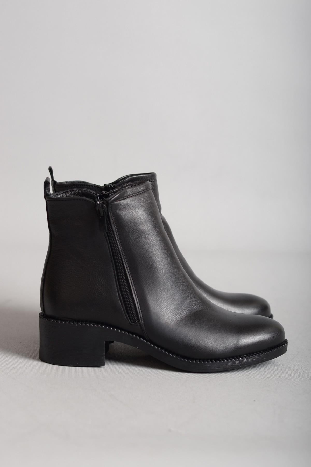 SEÇ 240626  HAKİKİ DERİ KADIN TOPUKLU BOT SİYAH