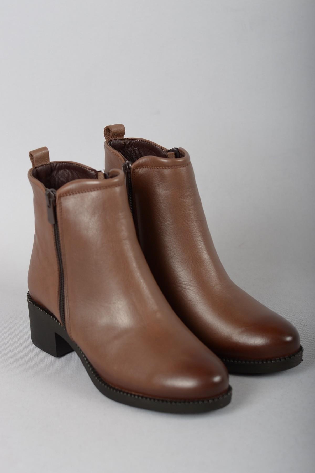 SEÇ 240626  HAKİKİ DERİ KADIN TOPUKLU BOT KAHVE