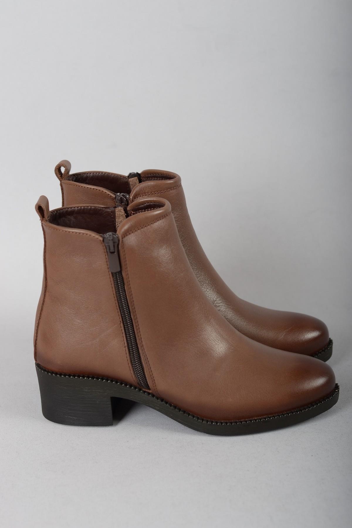 SEÇ 240626  HAKİKİ DERİ KADIN TOPUKLU BOT KAHVE