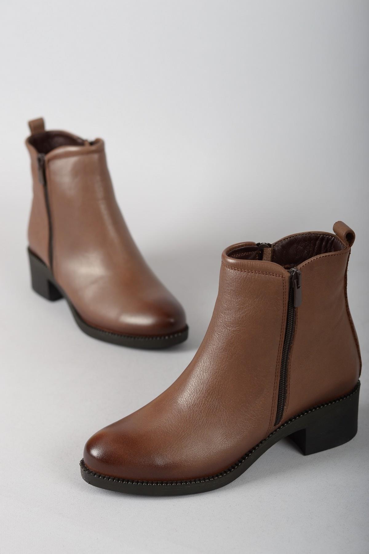 SEÇ 240626  HAKİKİ DERİ KADIN TOPUKLU BOT KAHVE