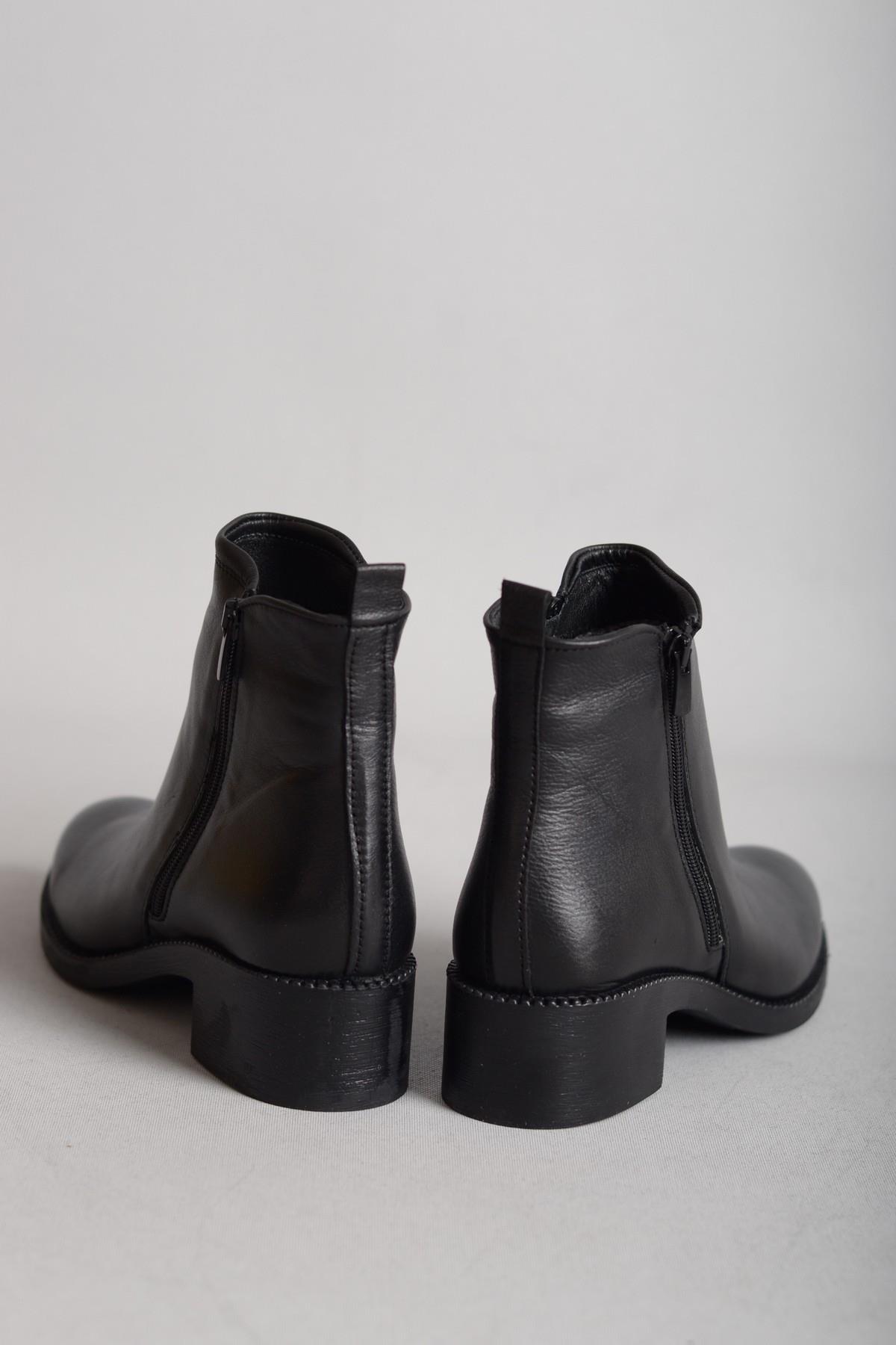 SEÇ 240626  HAKİKİ DERİ KADIN TOPUKLU BOT SİYAH