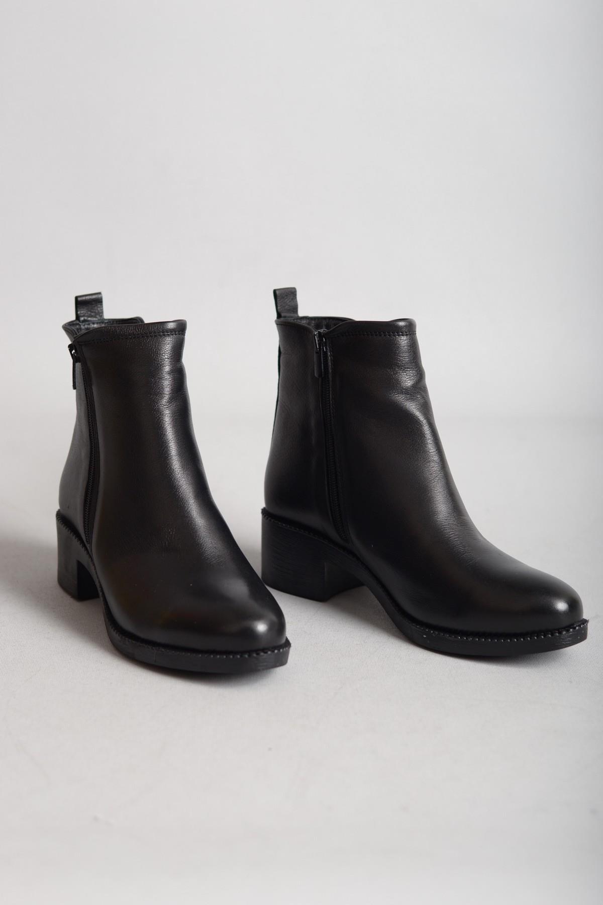 SEÇ 240626  HAKİKİ DERİ KADIN TOPUKLU BOT SİYAH