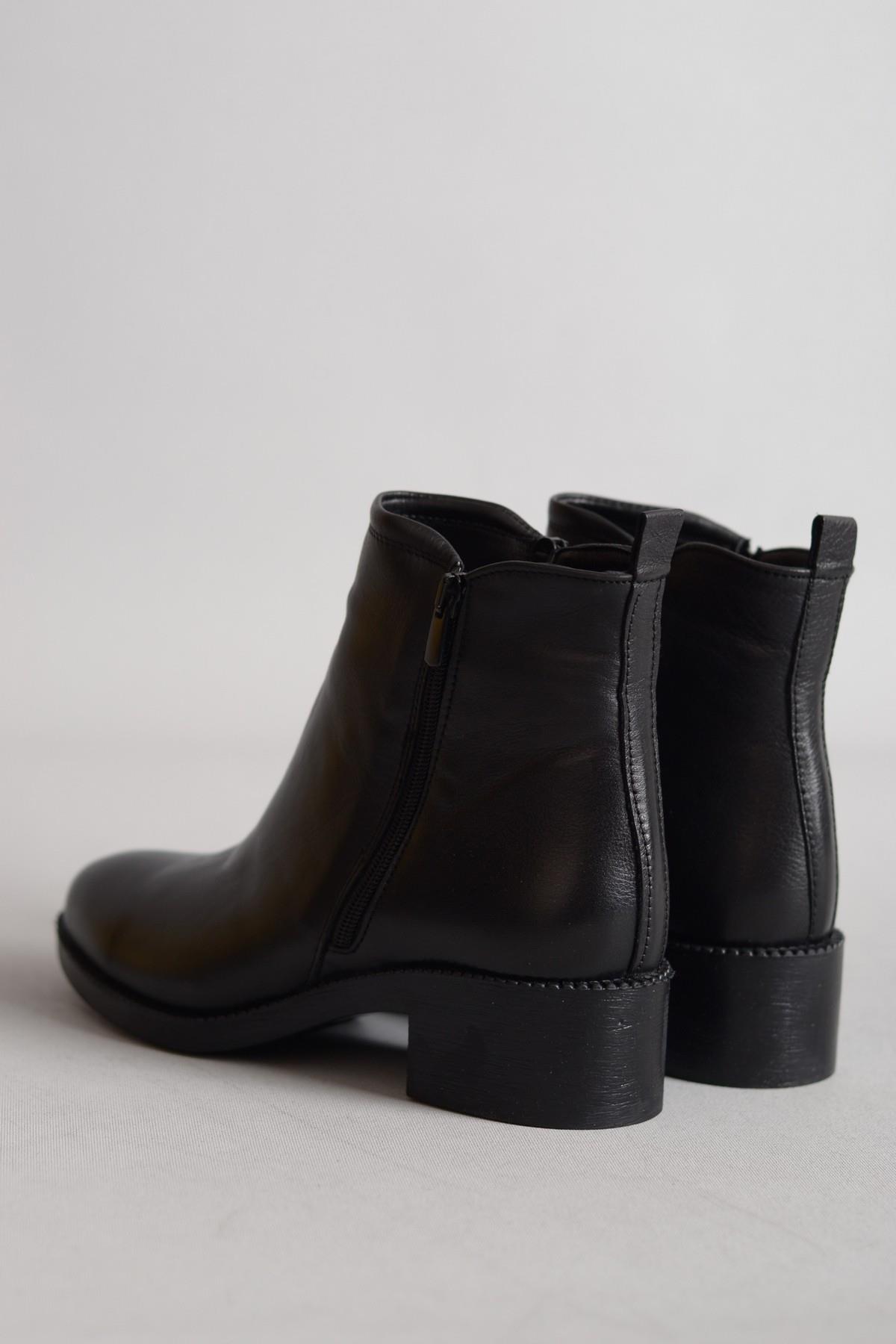 SEÇ 240626  HAKİKİ DERİ KADIN TOPUKLU BOT SİYAH