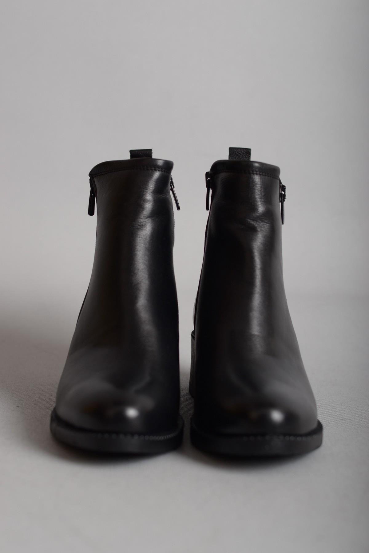 SEÇ 240626  HAKİKİ DERİ KADIN TOPUKLU BOT SİYAH