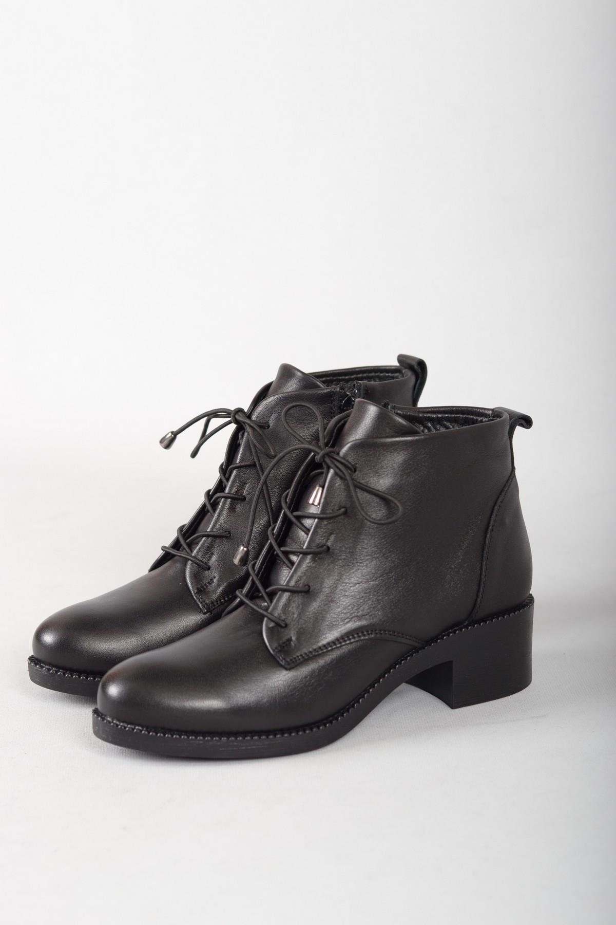 SEÇ 240635 HAKİKİ DERİ KADIN TOPUKLU BOT SİYAH