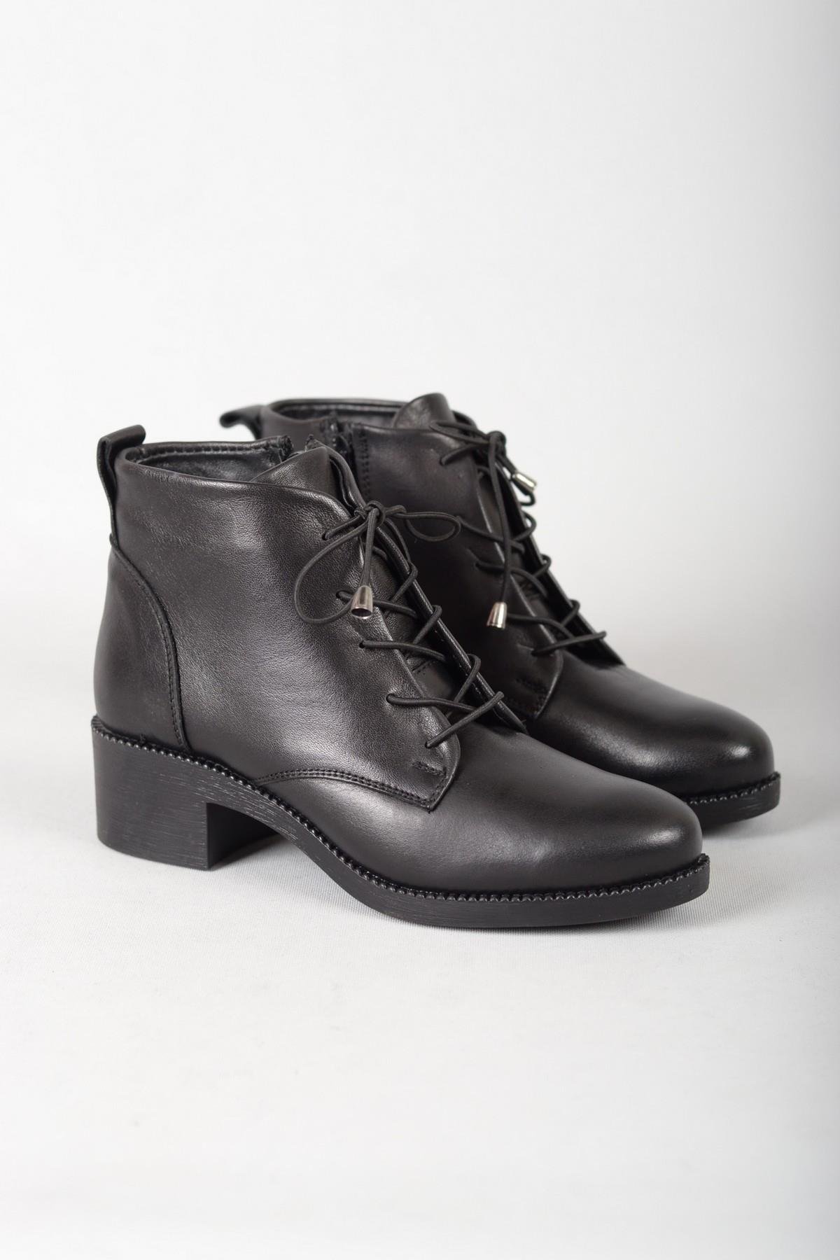 SEÇ 240635 HAKİKİ DERİ KADIN TOPUKLU BOT SİYAH