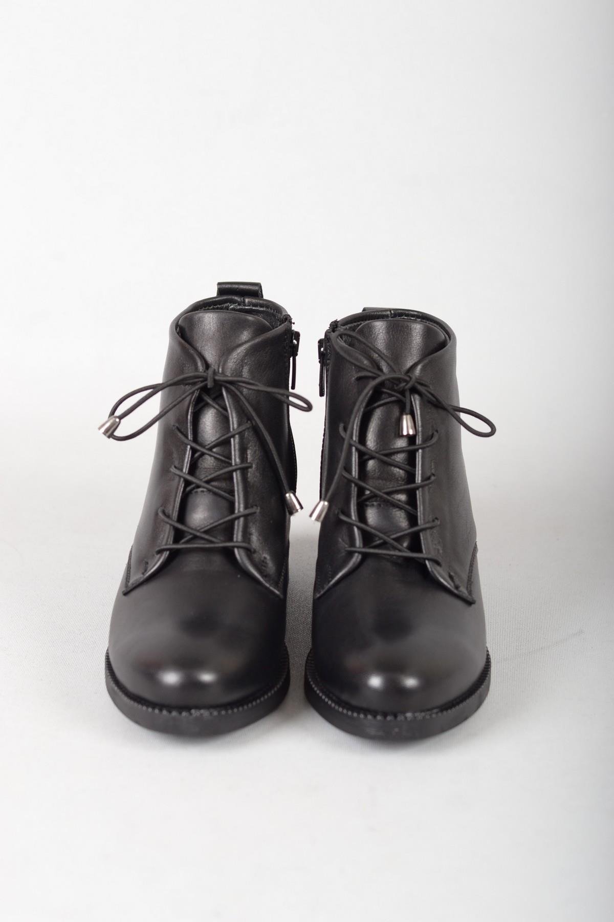 SEÇ 240635 HAKİKİ DERİ KADIN TOPUKLU BOT SİYAH