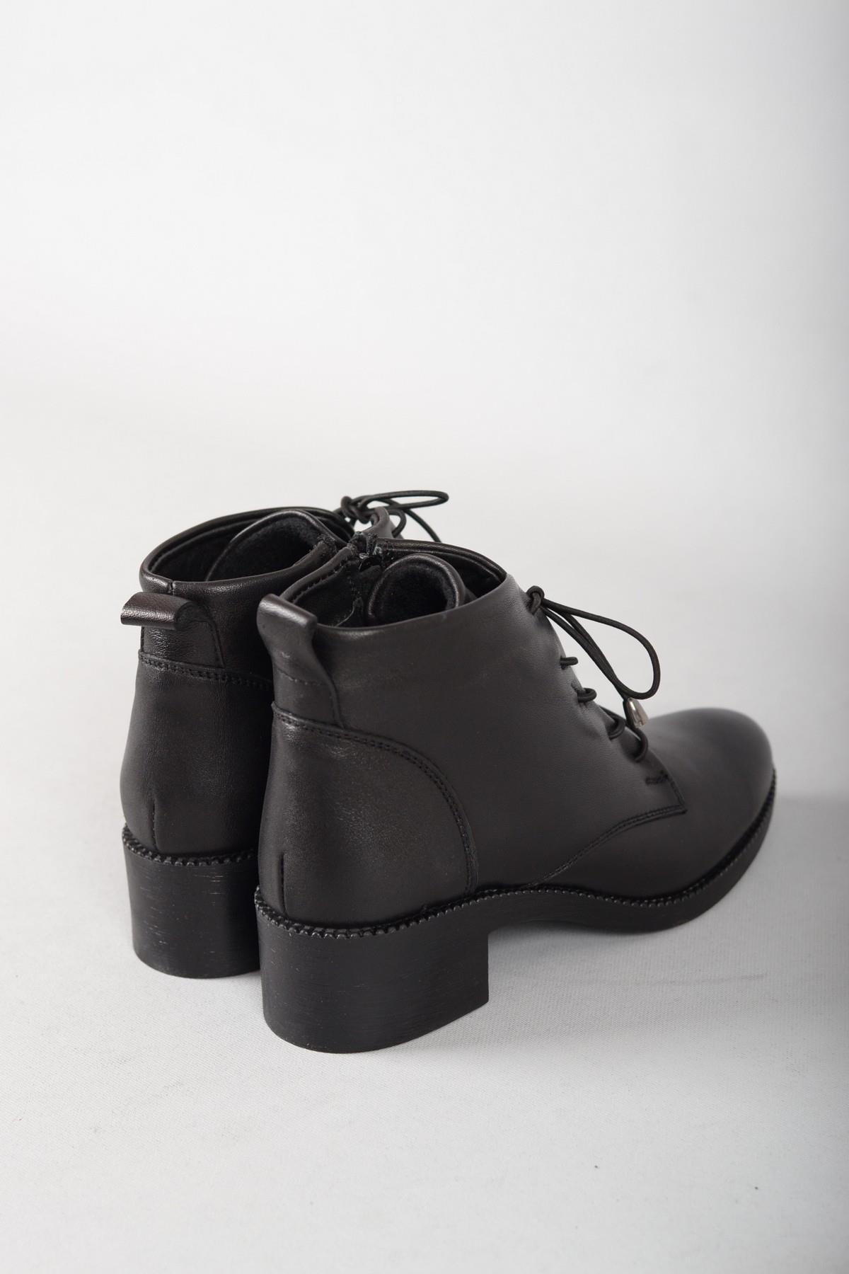 SEÇ 240635 HAKİKİ DERİ KADIN TOPUKLU BOT SİYAH