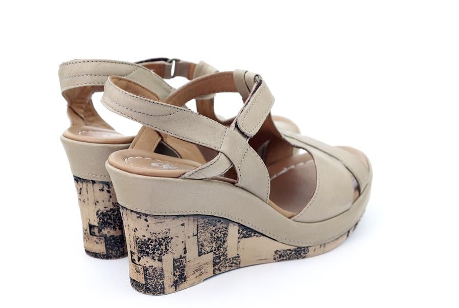 SEÇ 3017 Dolgu Topuk Kadin Sandalet  (Topuk Boyu 8.5 cm-Platform 2 cm) Kum