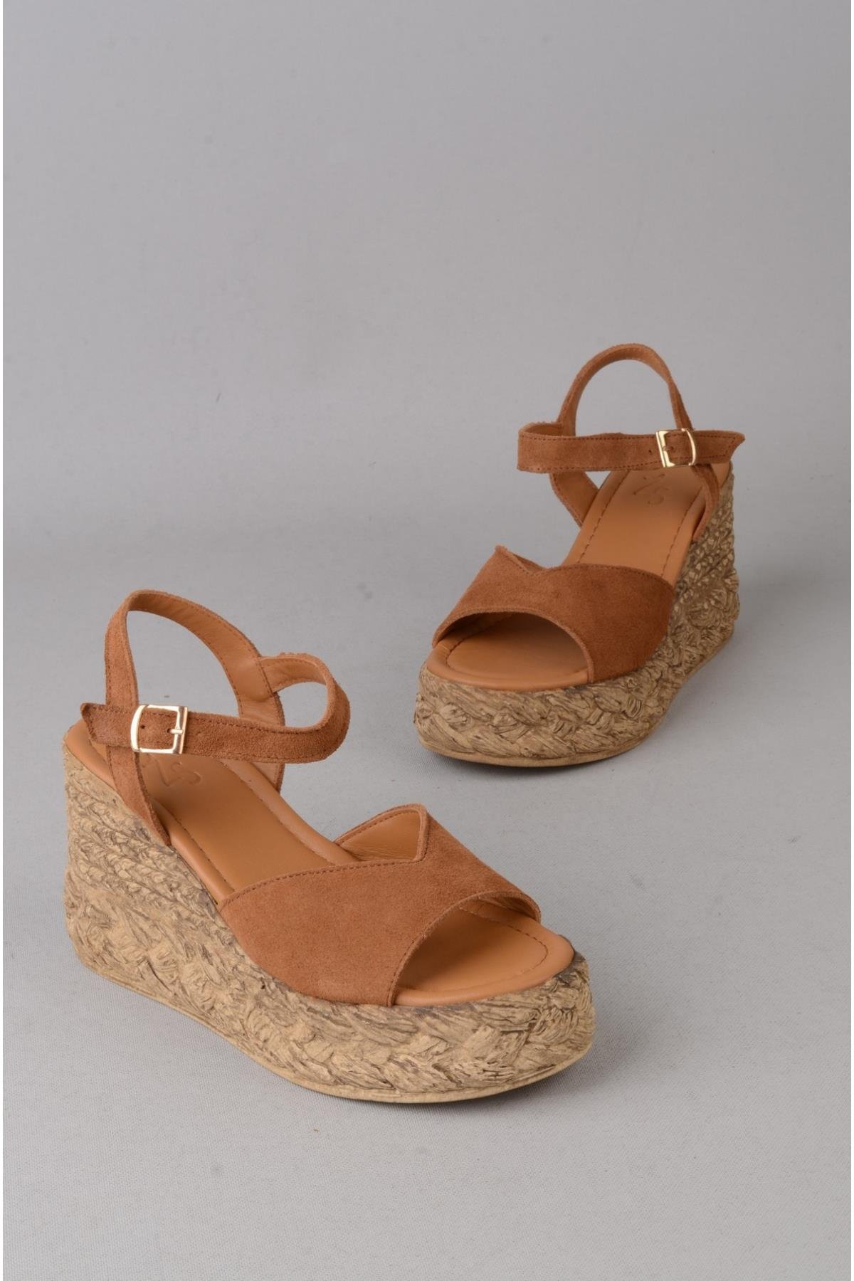 SEÇ 4036 HAKİKİ DERİ DOLGU TOPUK SANDALET (Topuk Boyu:9 cm, Platform: 3 cm) TABA SÜET