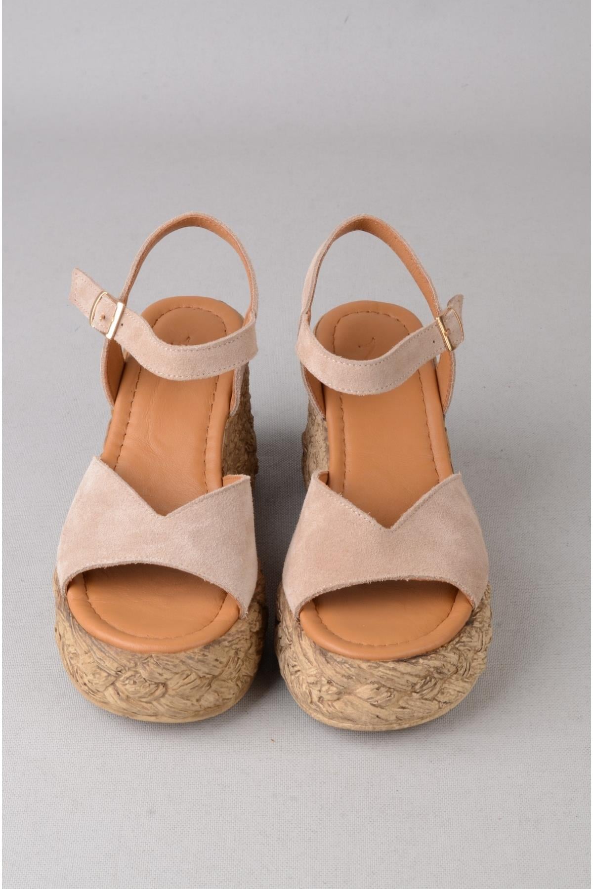 SEÇ 4036 HAKİKİ DERİ DOLGU TOPUK SANDALET (Topuk Boyu:9 cm, Platform: 3 cm) VİZON SÜET
