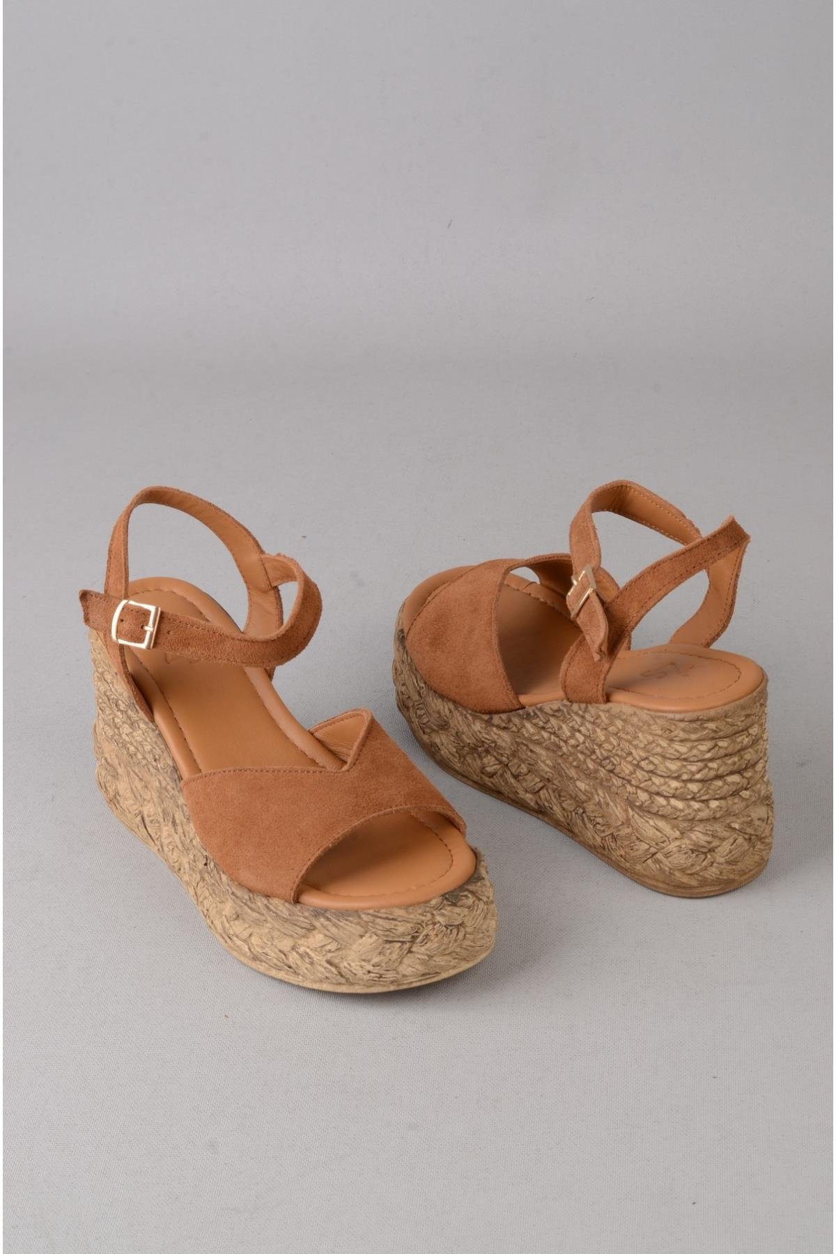 SEÇ 4036 HAKİKİ DERİ DOLGU TOPUK SANDALET (Topuk Boyu:9 cm, Platform: 3 cm) TABA SÜET