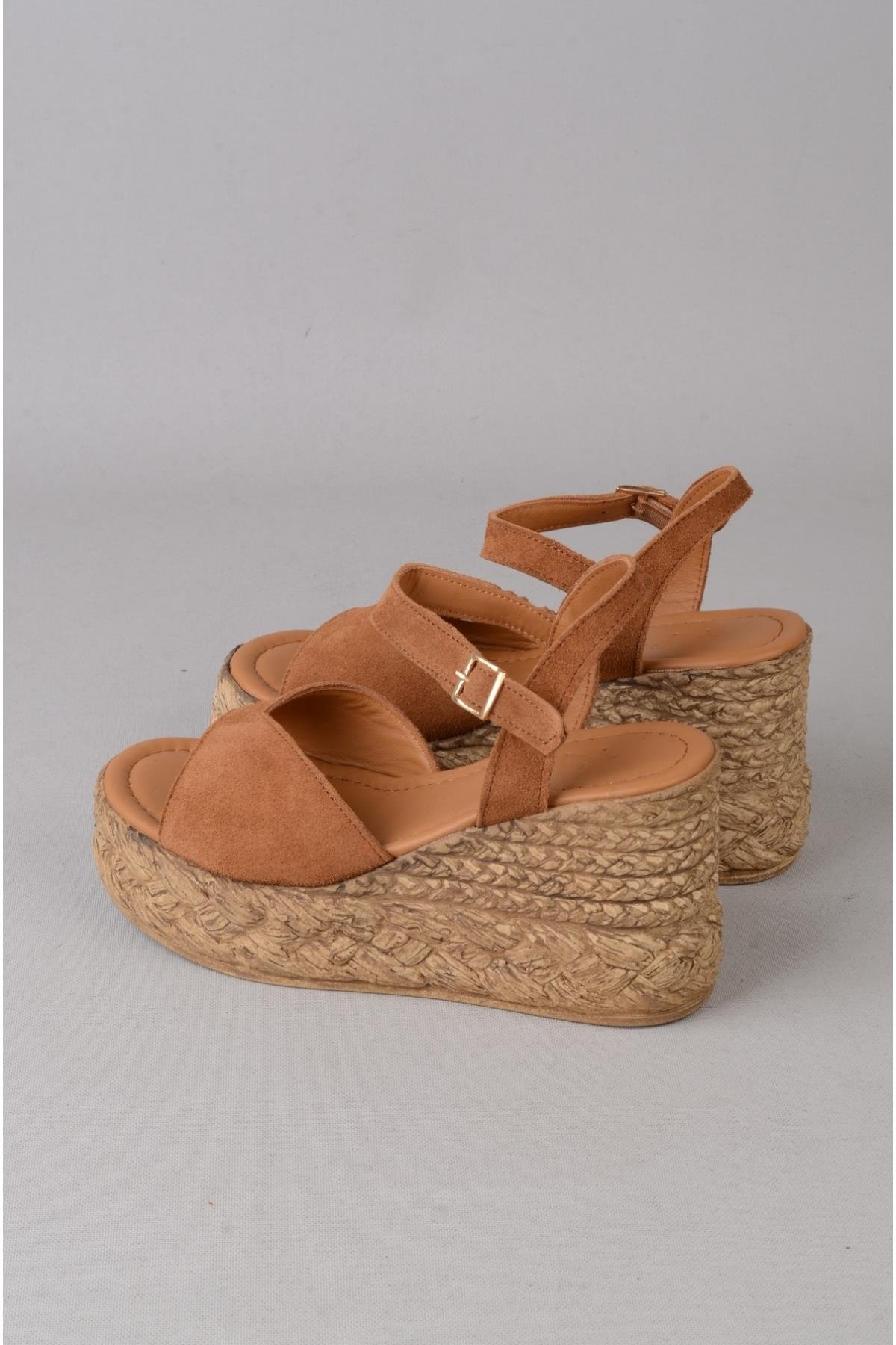 SEÇ 4036 HAKİKİ DERİ DOLGU TOPUK SANDALET (Topuk Boyu:9 cm, Platform: 3 cm) TABA SÜET