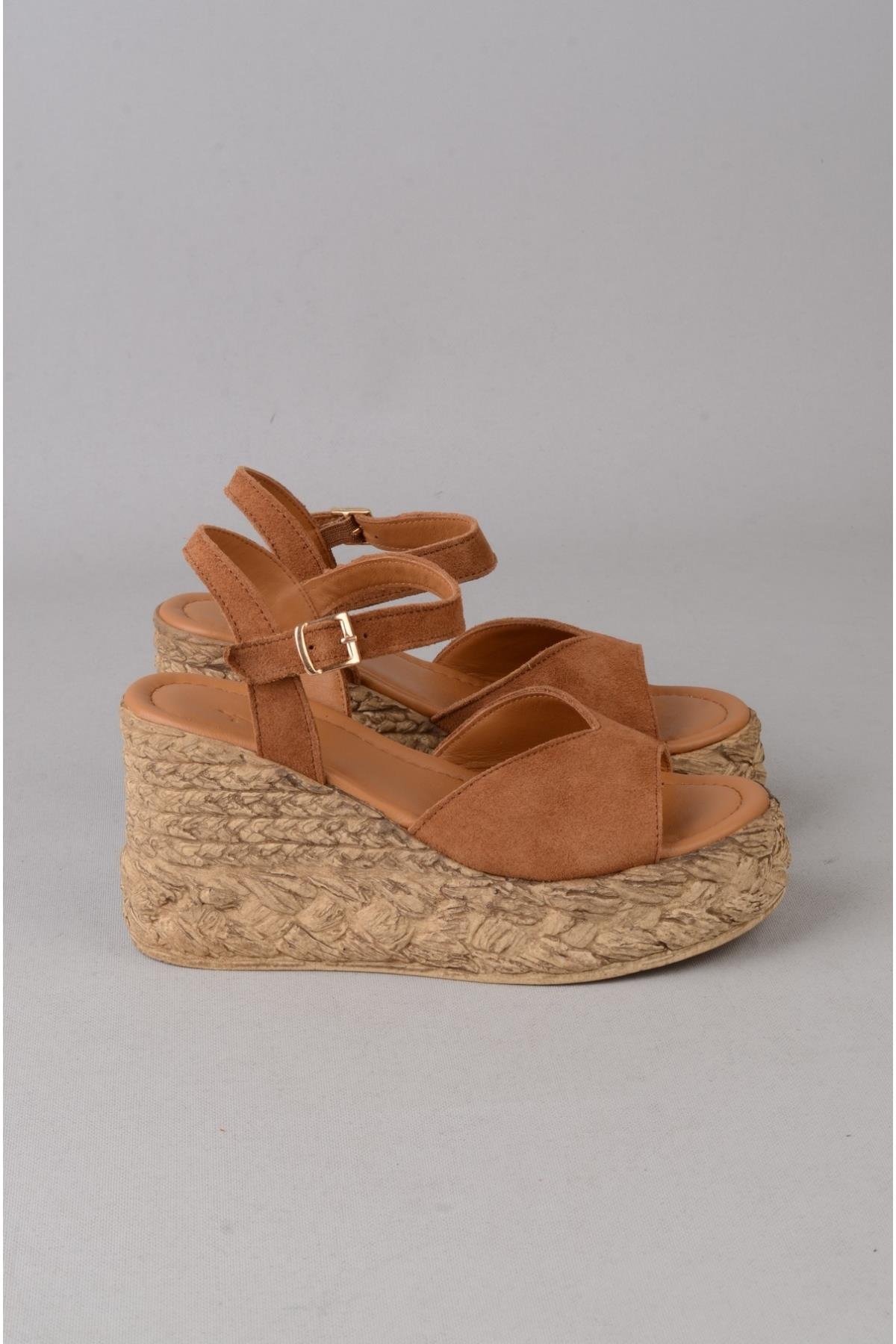 SEÇ 4036 HAKİKİ DERİ DOLGU TOPUK SANDALET (Topuk Boyu:9 cm, Platform: 3 cm) TABA SÜET