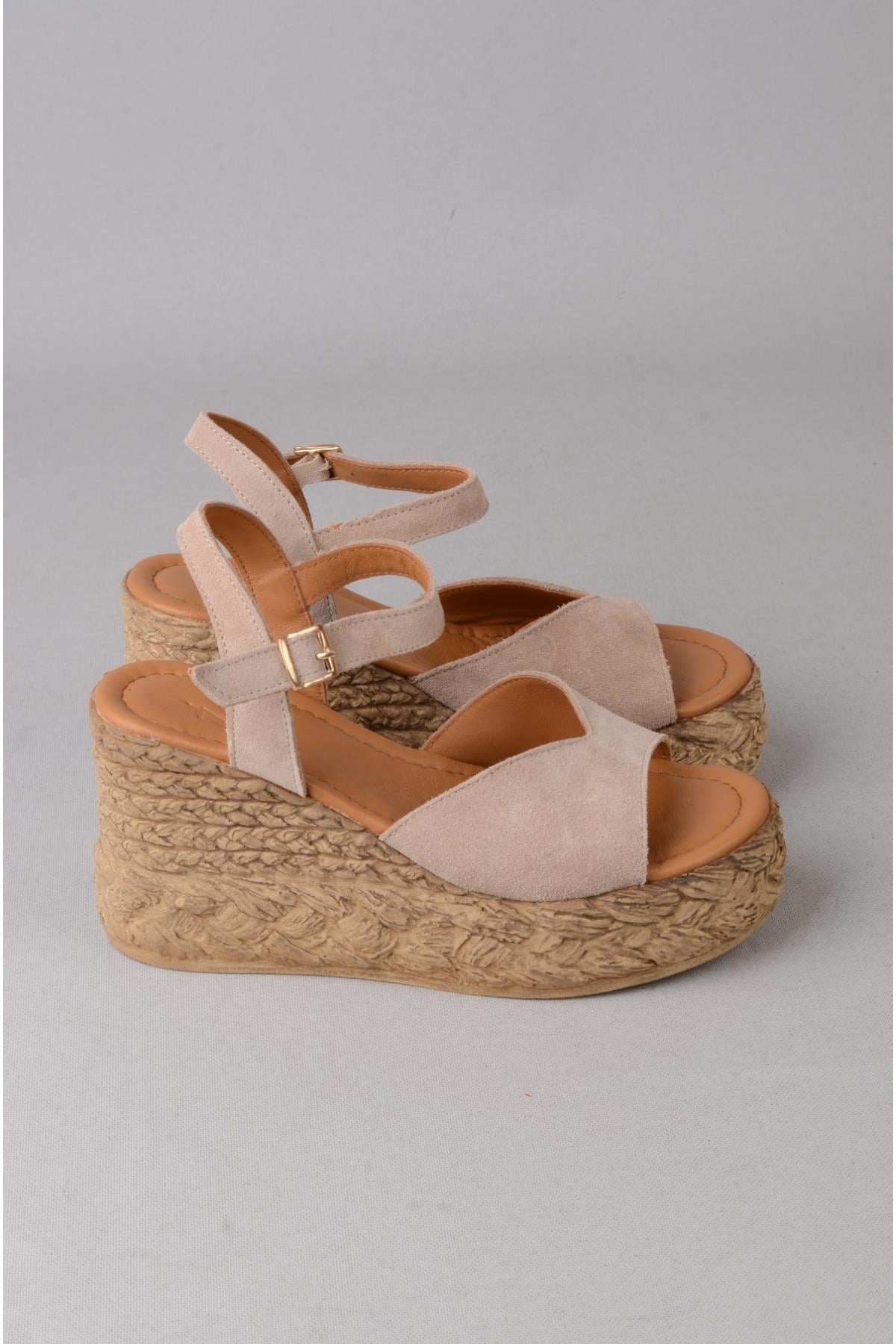 SEÇ 4036 HAKİKİ DERİ DOLGU TOPUK SANDALET (Topuk Boyu:9 cm, Platform: 3 cm) VİZON SÜET