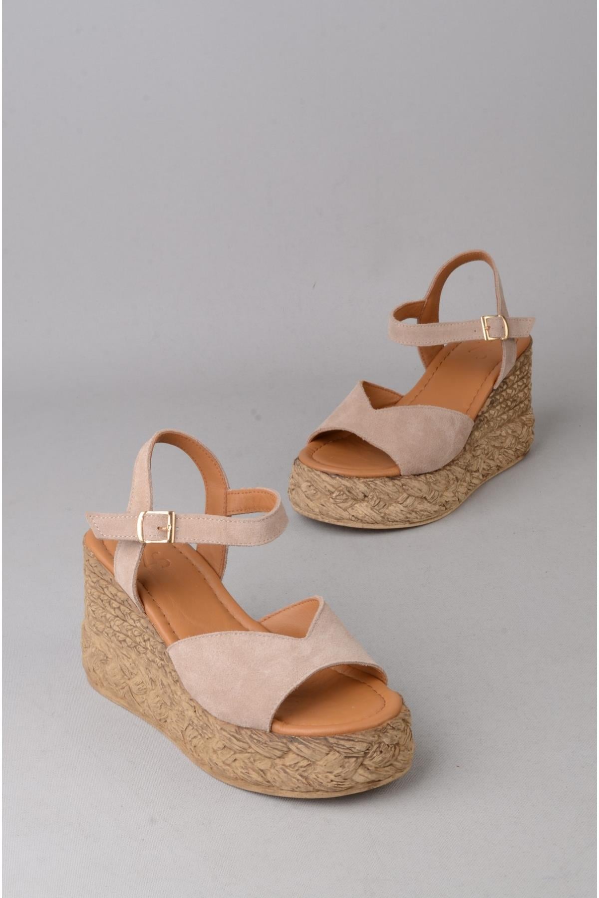 SEÇ 4036 HAKİKİ DERİ DOLGU TOPUK SANDALET (Topuk Boyu:9 cm, Platform: 3 cm) VİZON SÜET