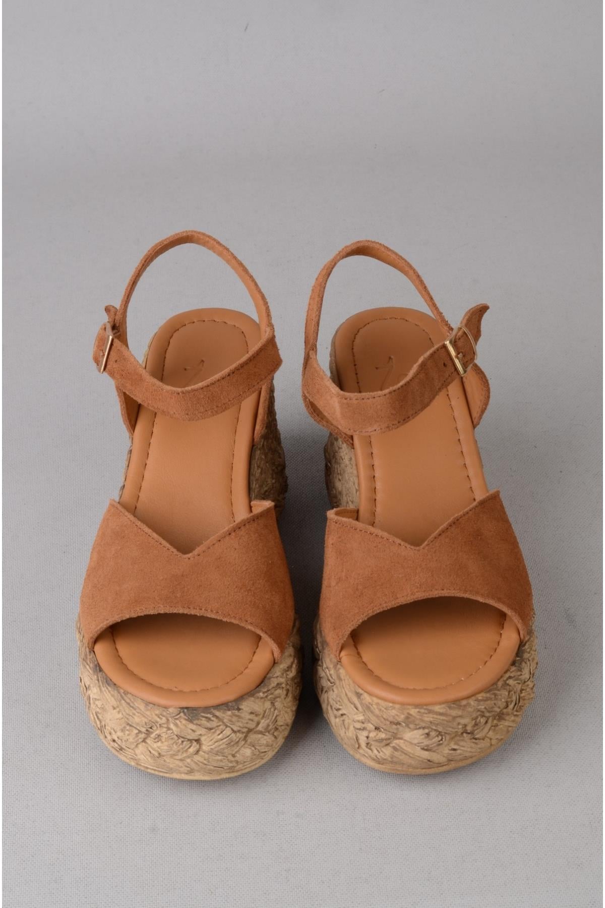 SEÇ 4036 HAKİKİ DERİ DOLGU TOPUK SANDALET (Topuk Boyu:9 cm, Platform: 3 cm) TABA SÜET