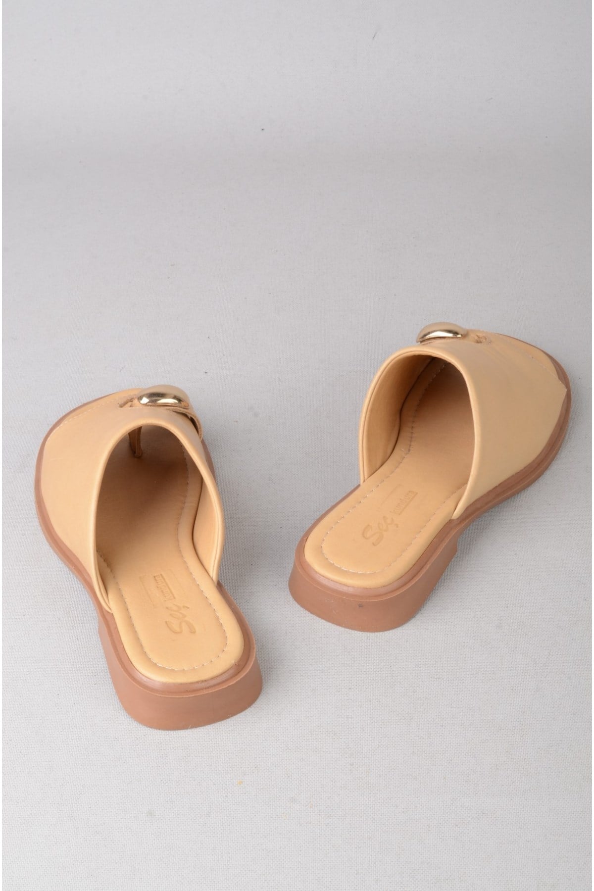 SEÇ 4099 HAKİKİ DERİ KADIN PARMAK ARASI TERLİK (Topuk Boyu:2cm) KARAMEL