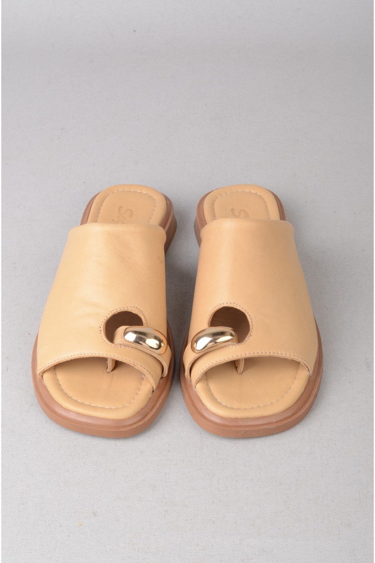 SEÇ 4099 HAKİKİ DERİ KADIN PARMAK ARASI TERLİK (Topuk Boyu:2cm) KARAMEL