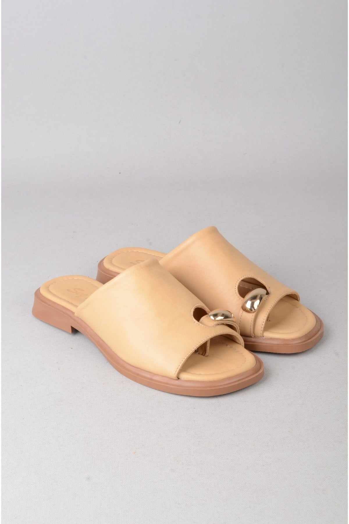 SEÇ 4099 HAKİKİ DERİ KADIN PARMAK ARASI TERLİK (Topuk Boyu:2cm) KARAMEL