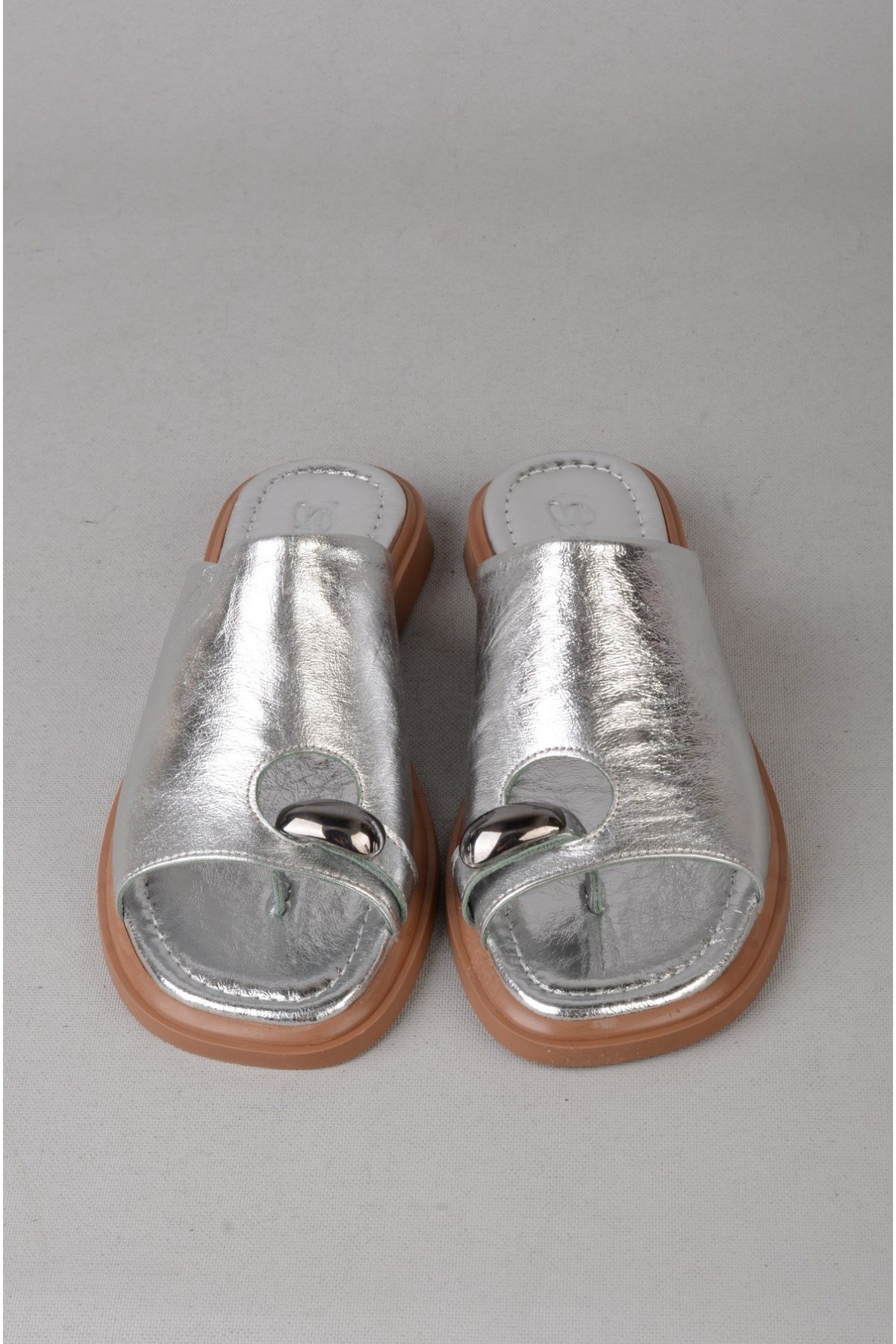 SEÇ 4099 HAKİKİ DERİ KADIN PARMAK ARASI TERLİK (Topuk Boyu:2cm) GÜMÜŞ