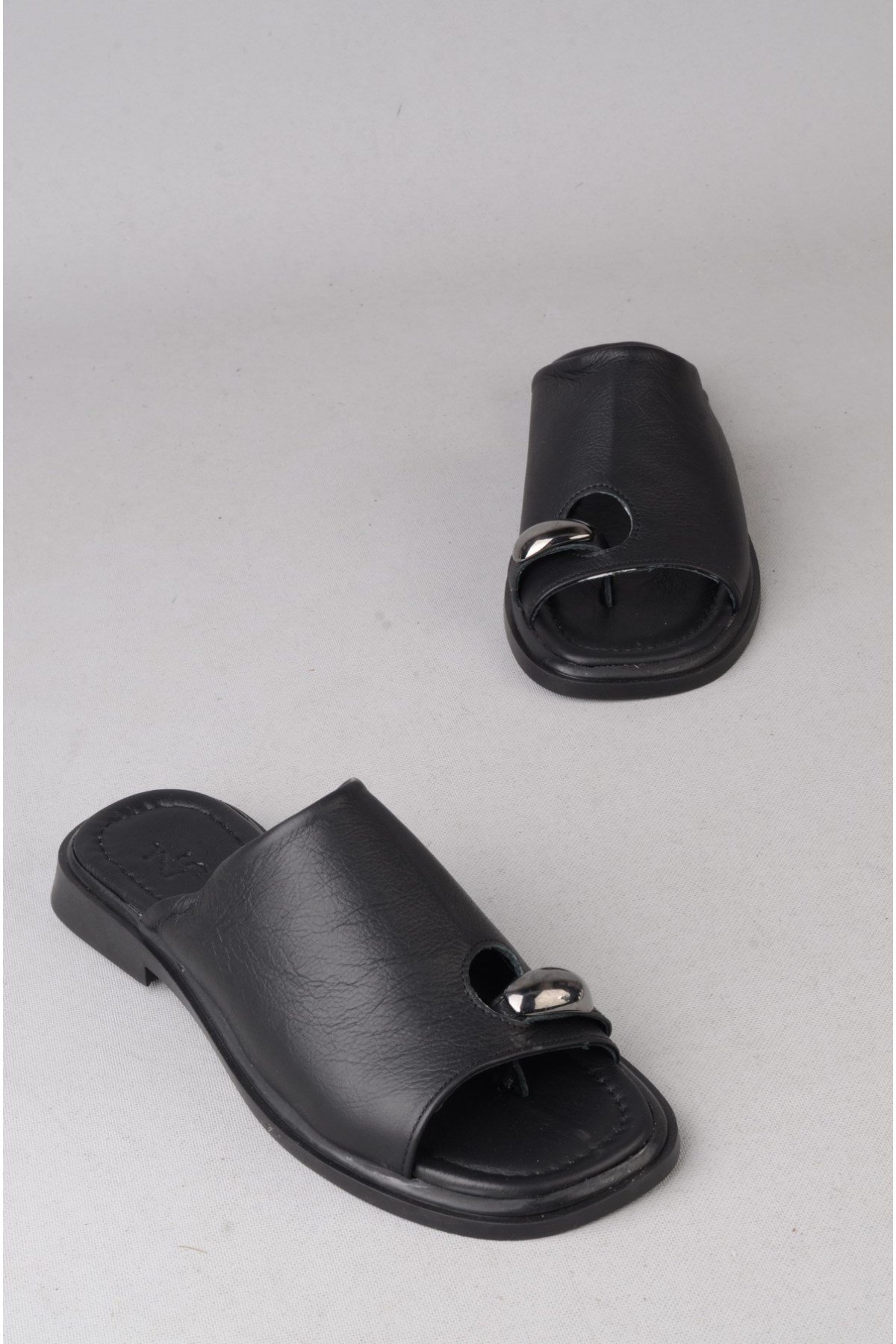 SEÇ 4099 HAKİKİ DERİ KADIN PARMAK ARASI TERLİK (Topuk Boyu:2cm) SİYAH