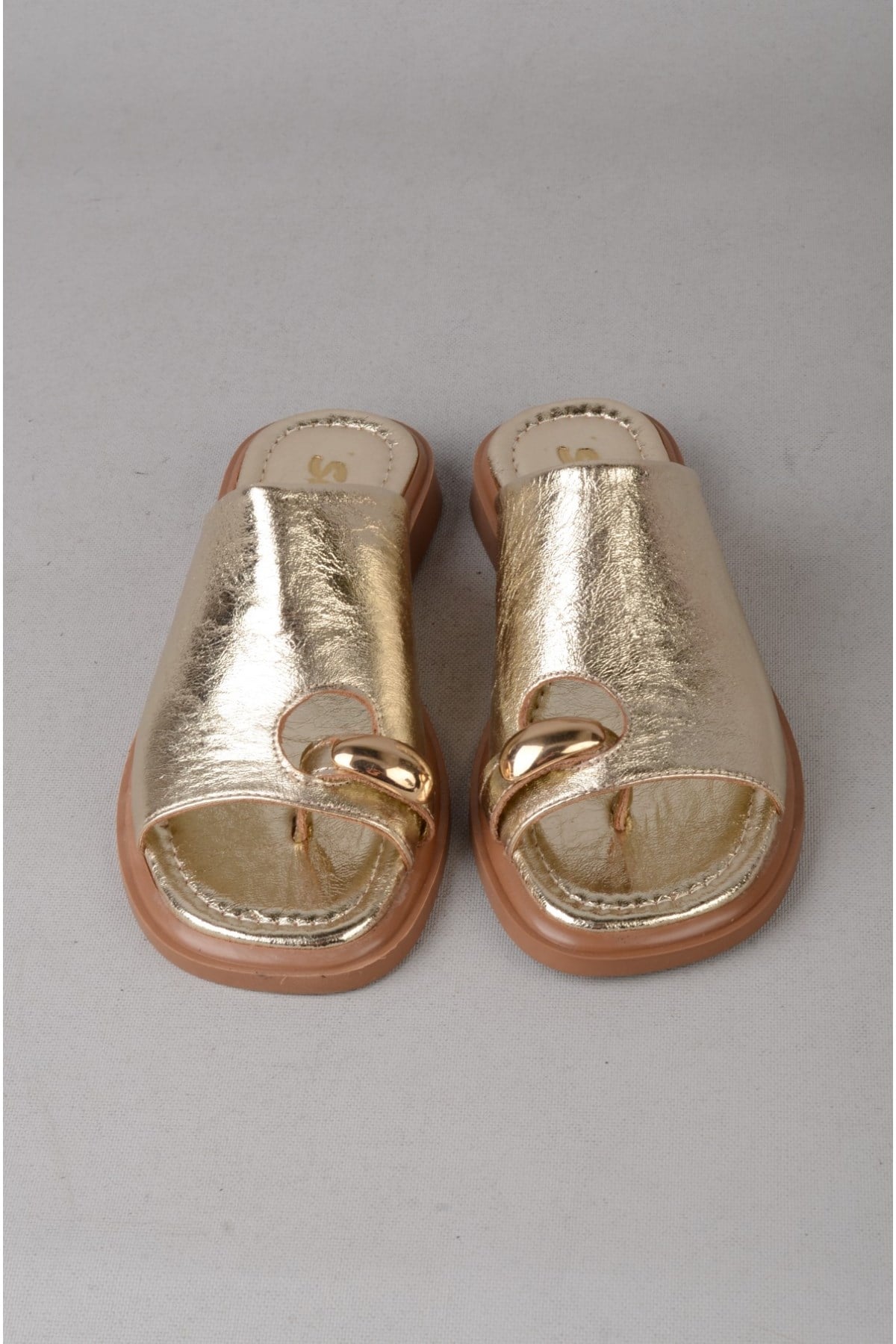 SEÇ 4099 HAKİKİ DERİ KADIN PARMAK ARASI TERLİK (Topuk Boyu:2cm) ALTIN