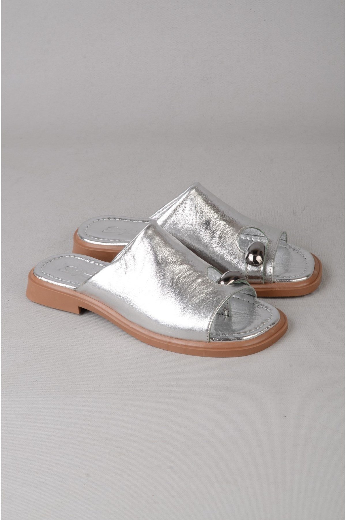 SEÇ 4099 HAKİKİ DERİ KADIN PARMAK ARASI TERLİK (Topuk Boyu:2cm) GÜMÜŞ
