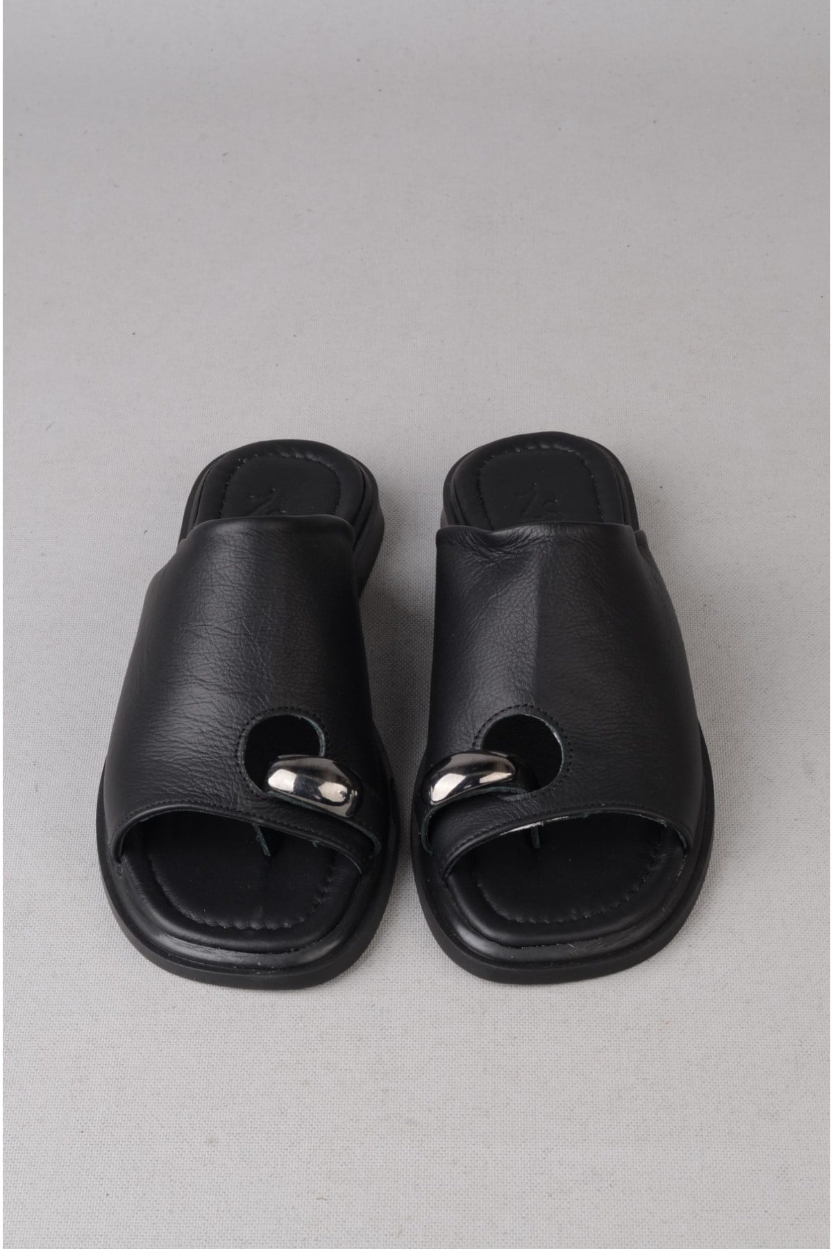 SEÇ 4099 HAKİKİ DERİ KADIN PARMAK ARASI TERLİK (Topuk Boyu:2cm) SİYAH