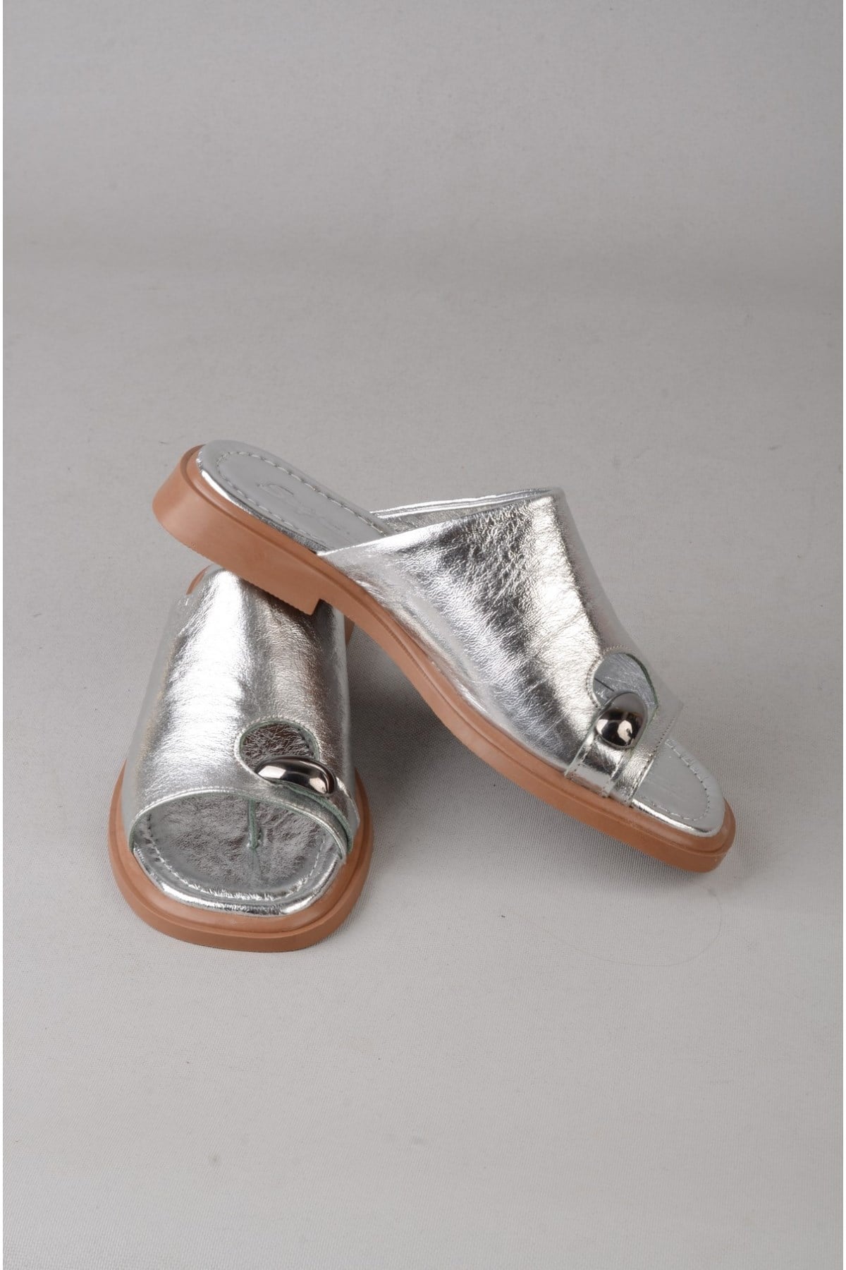 SEÇ 4099 HAKİKİ DERİ KADIN PARMAK ARASI TERLİK (Topuk Boyu:2cm) GÜMÜŞ
